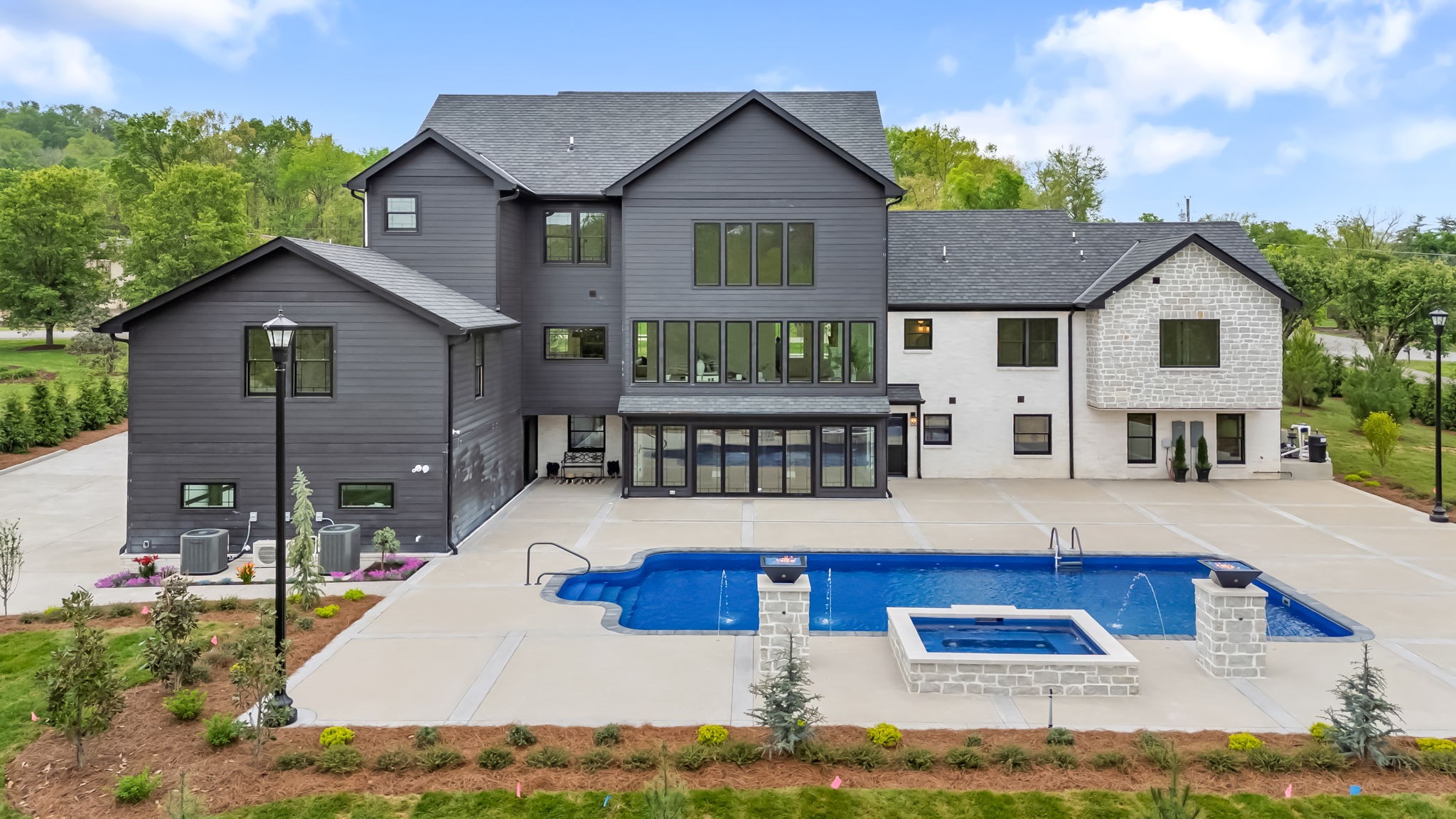 102 Steeplechase Ln