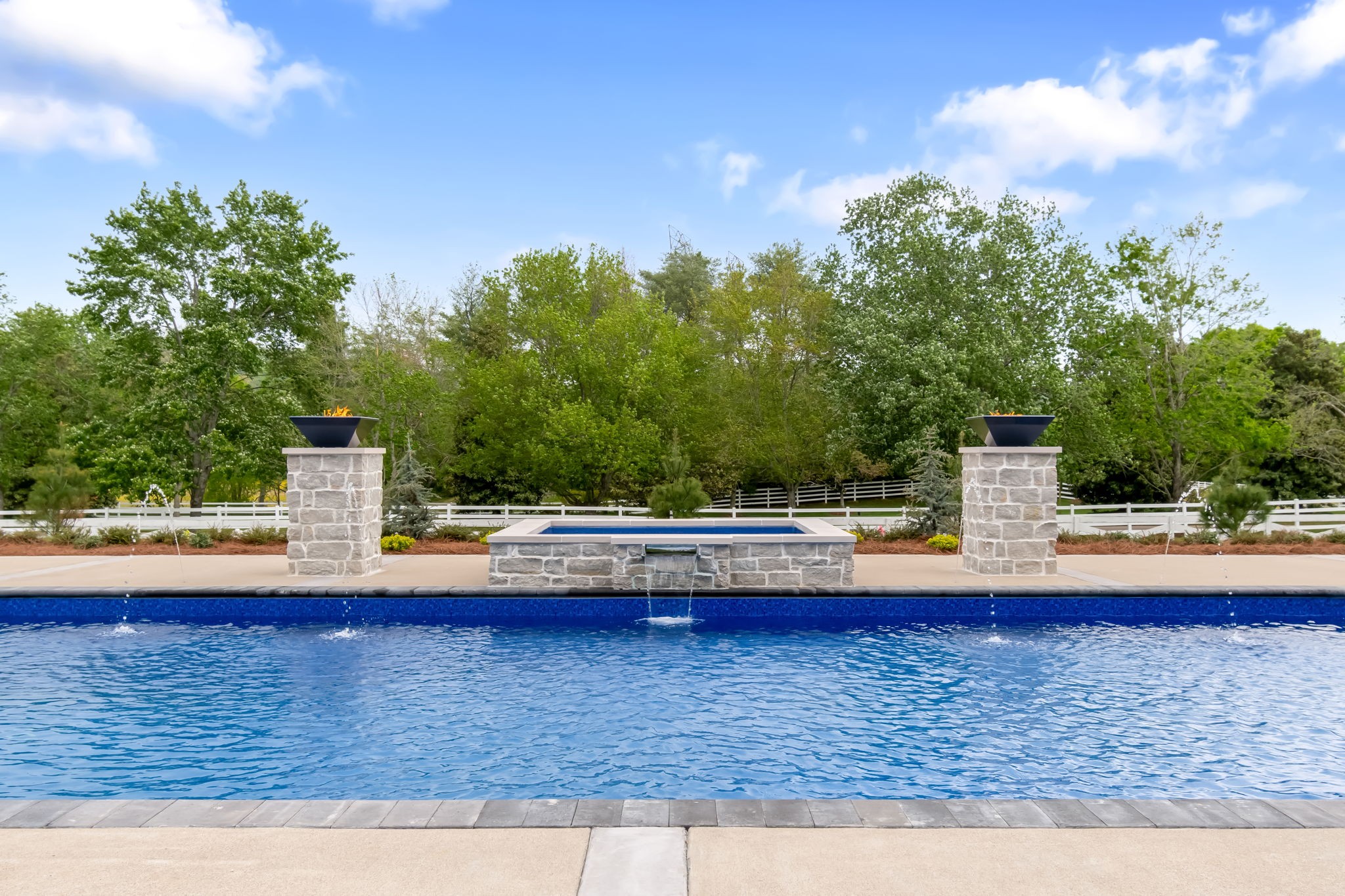 102 Steeplechase Ln