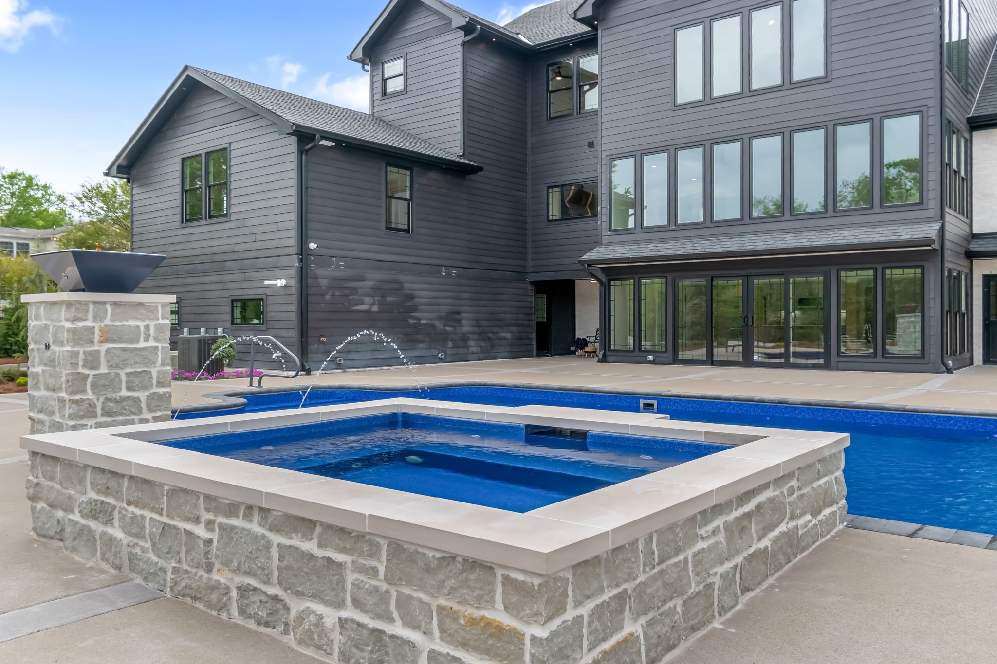 102 Steeplechase Ln