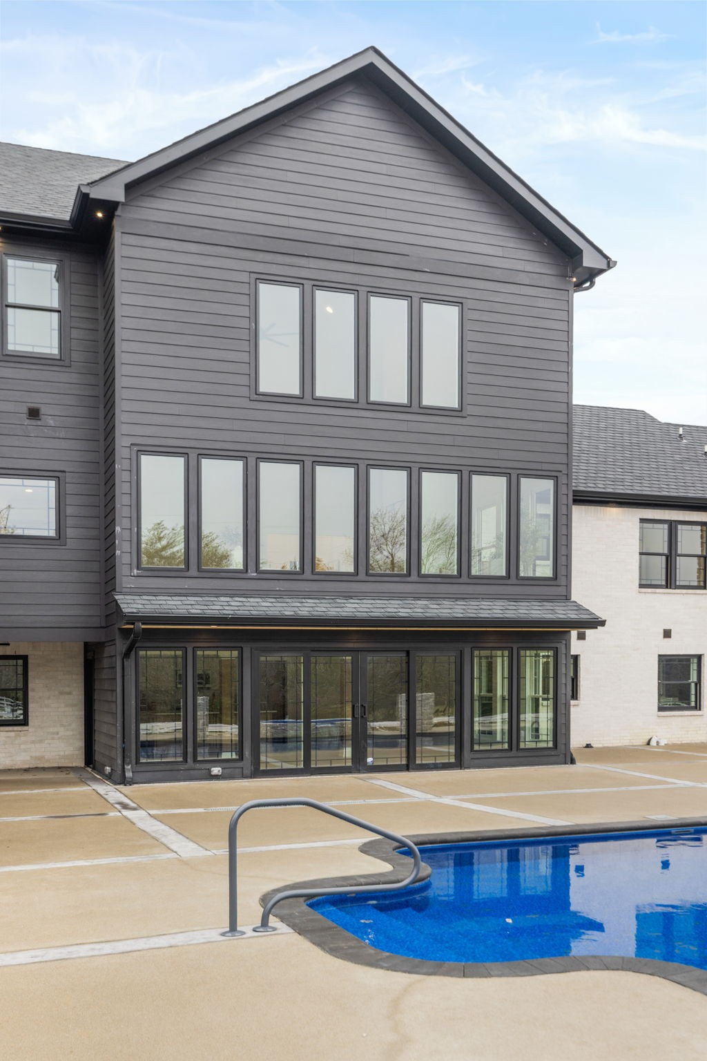 102 Steeplechase Ln
