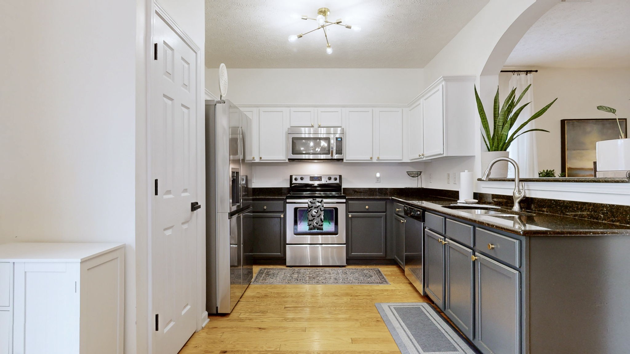 1367 Crown Point Pl
