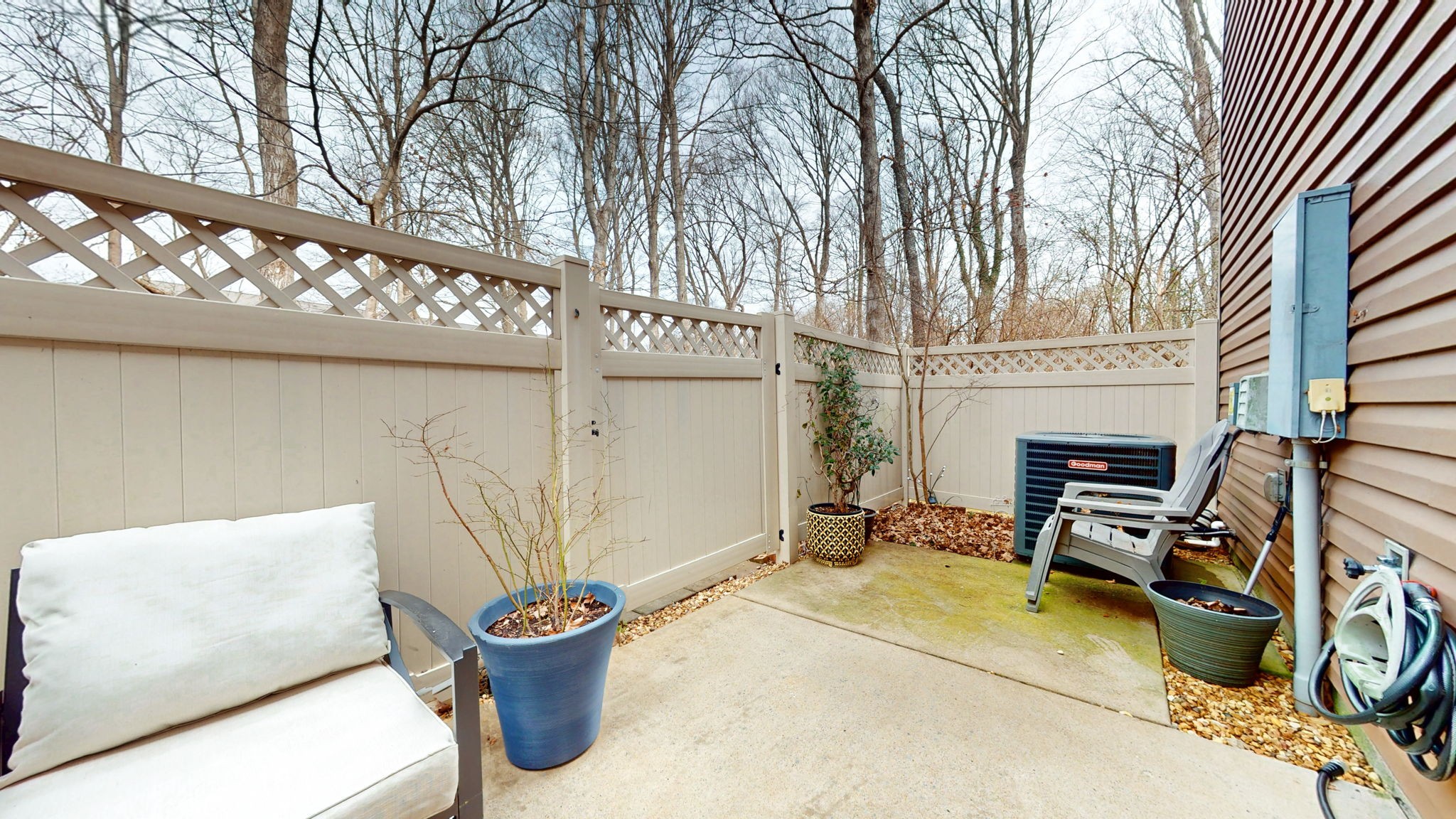 1367 Crown Point Pl