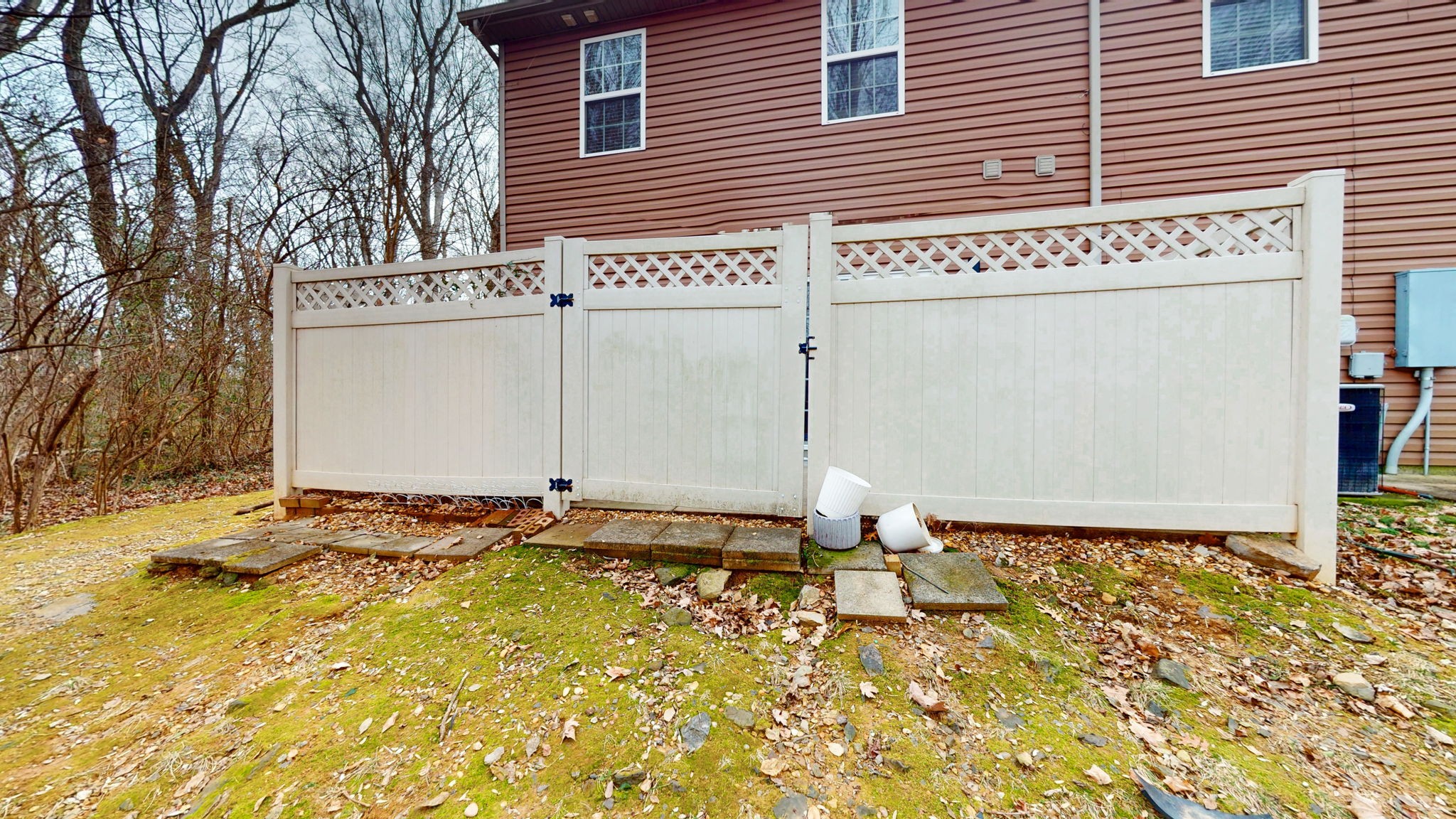 1367 Crown Point Pl