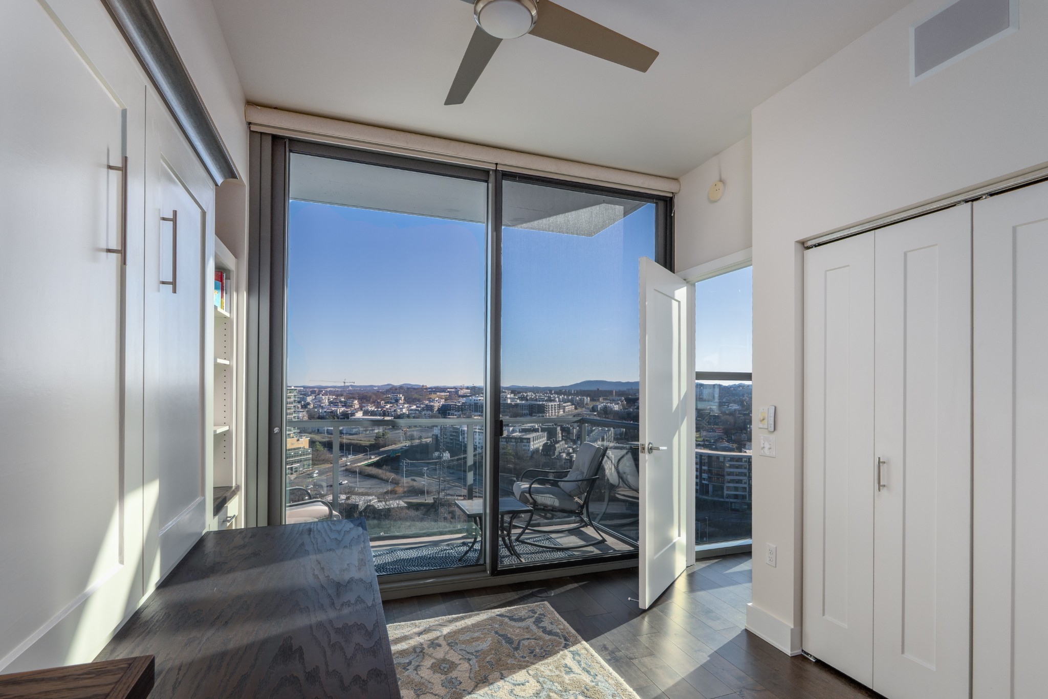 1212 Laurel St Unit: 1713 (B6)