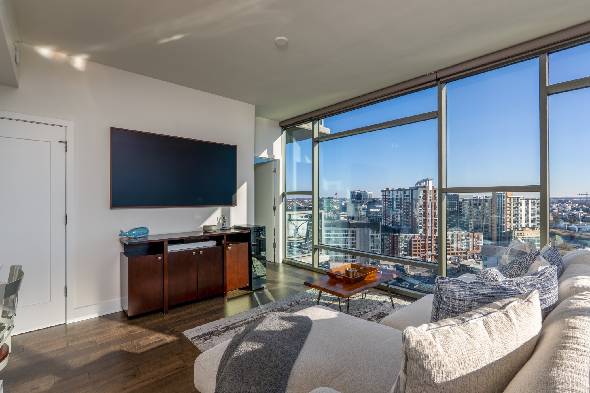 1212 Laurel St Unit: 1713 (B6)