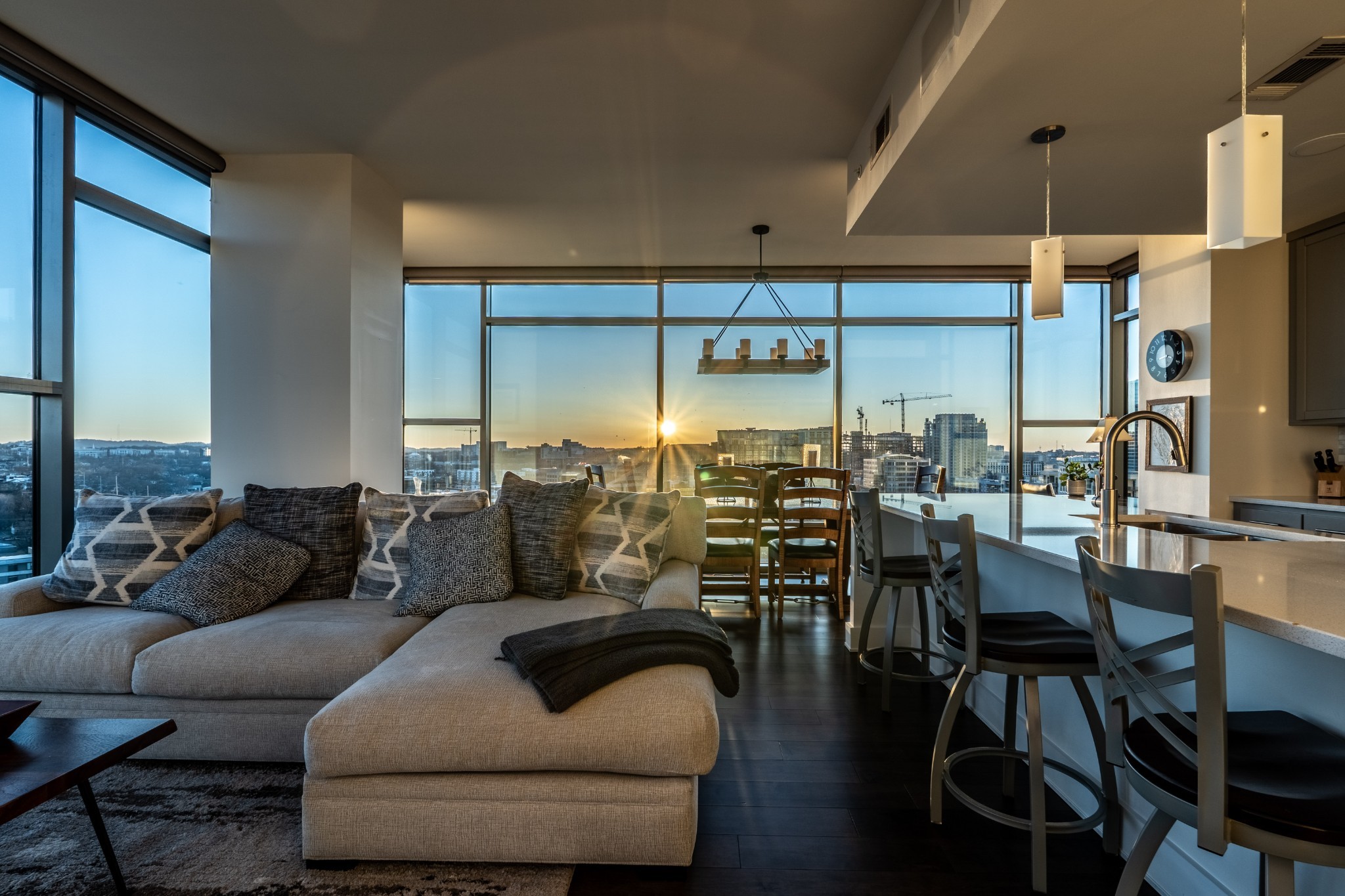 1212 Laurel St Unit: 1713 (B6)