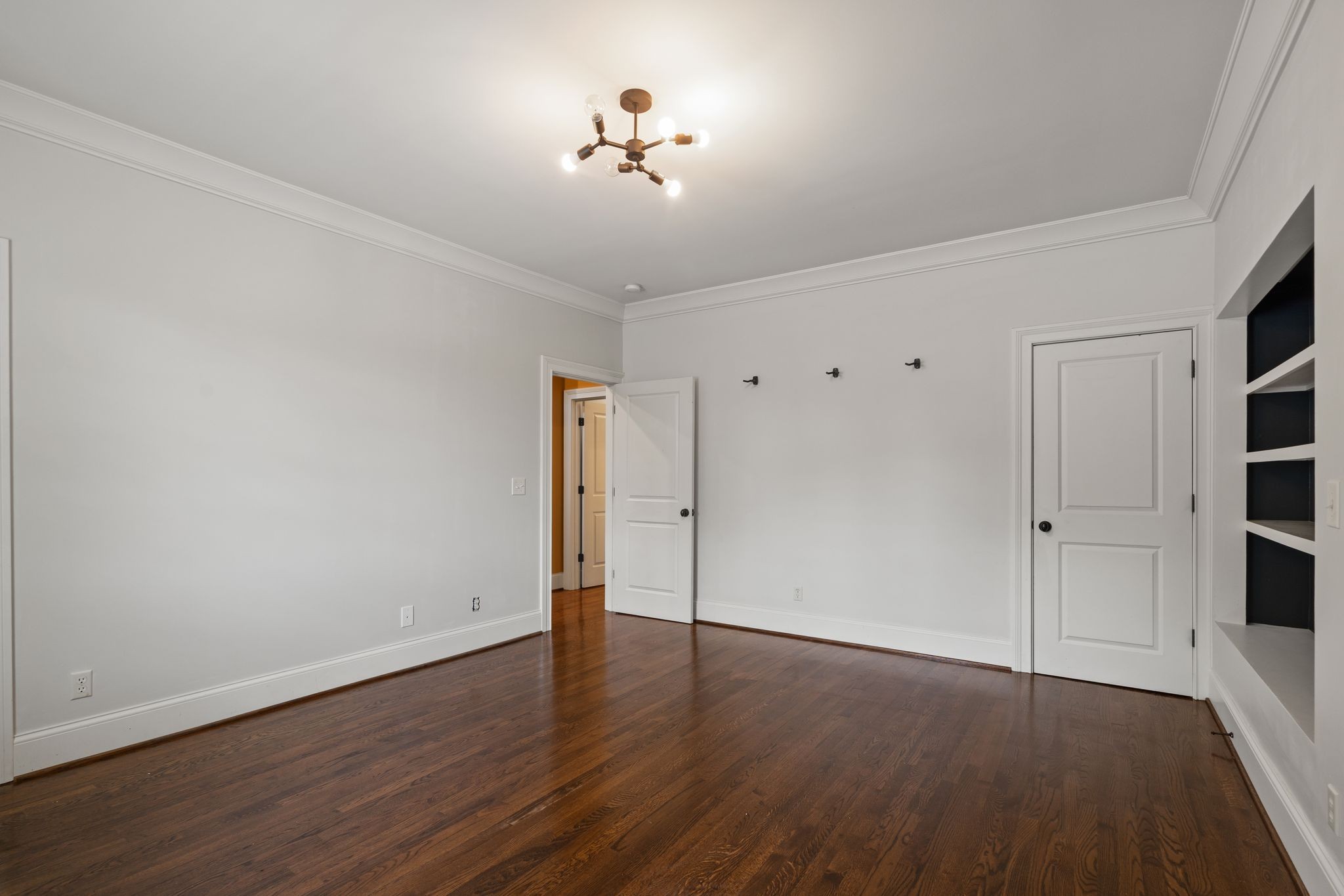 504 Lynnwood Blvd
