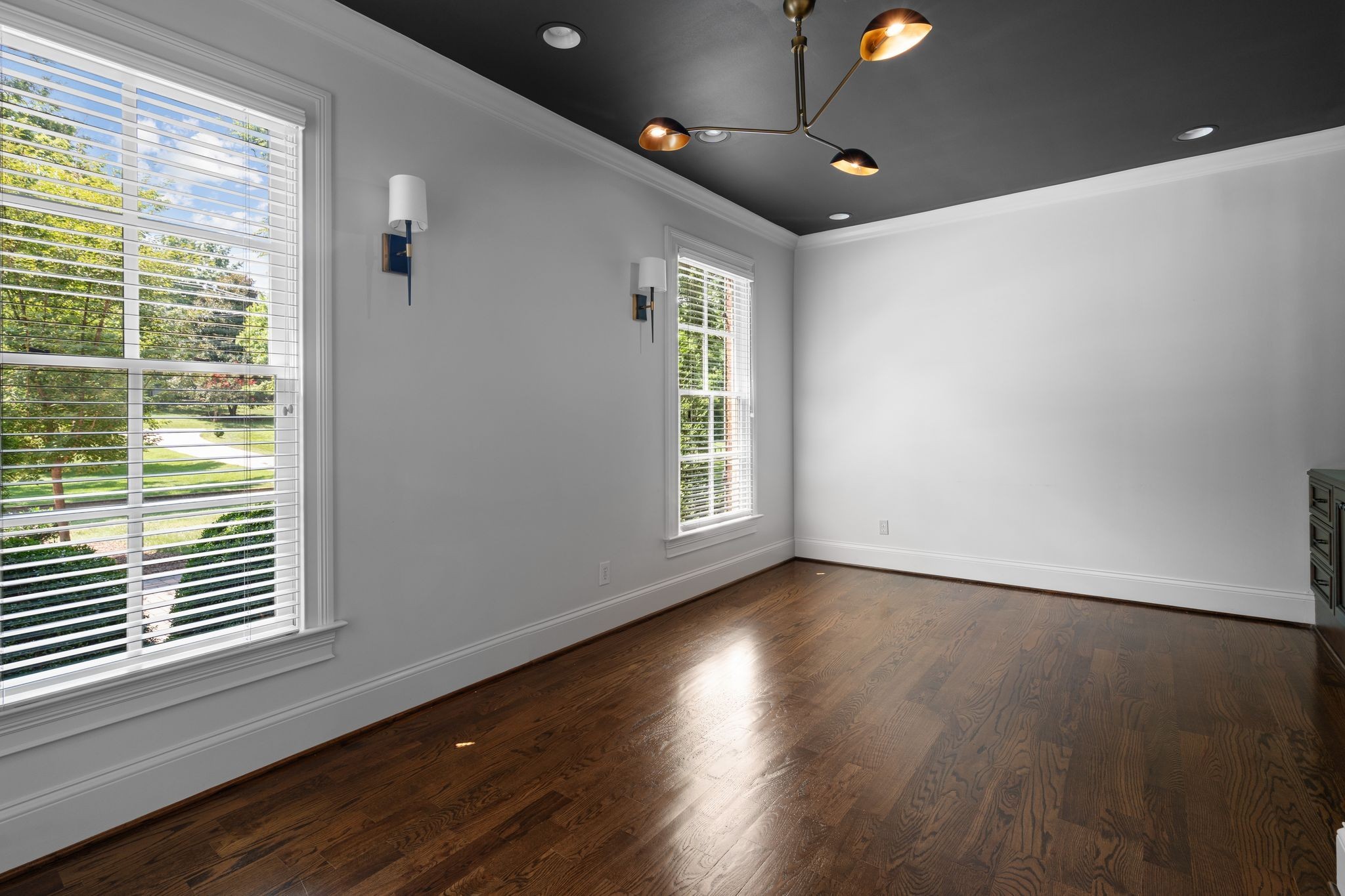 504 Lynnwood Blvd
