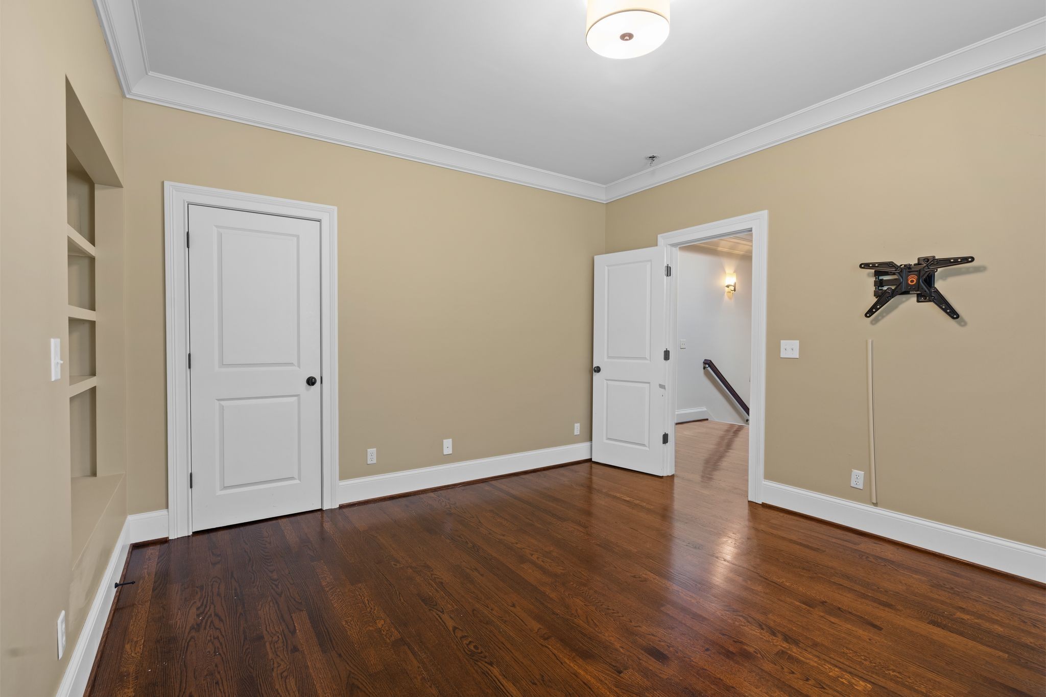 504 Lynnwood Blvd