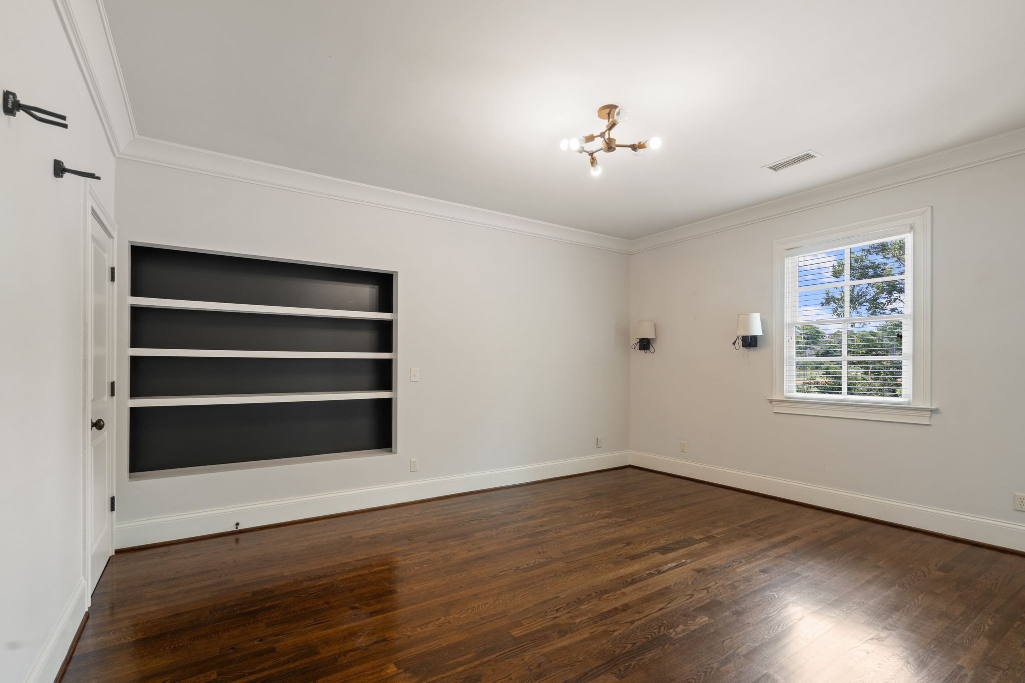 504 Lynnwood Blvd