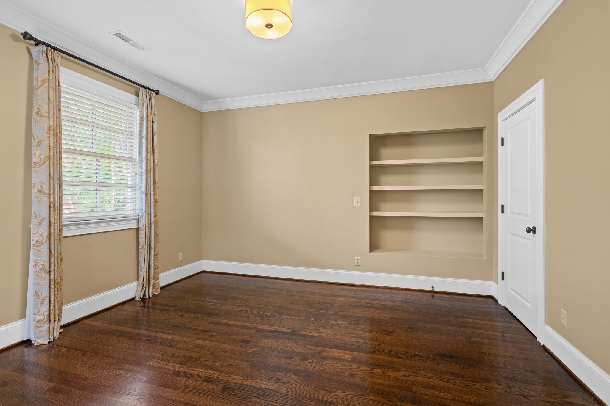 504 Lynnwood Blvd