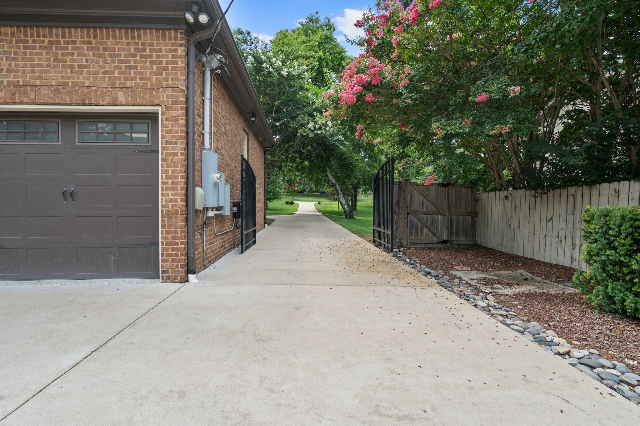 504 Lynnwood Blvd