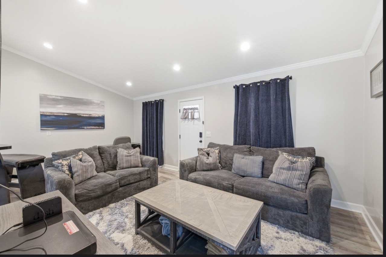 312 Farris Ave