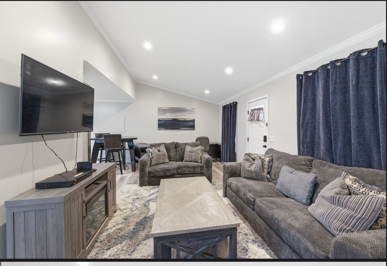 312 Farris Ave