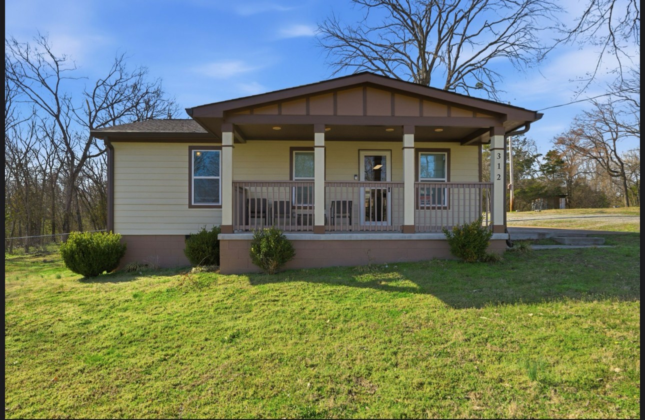 312 Farris Ave
