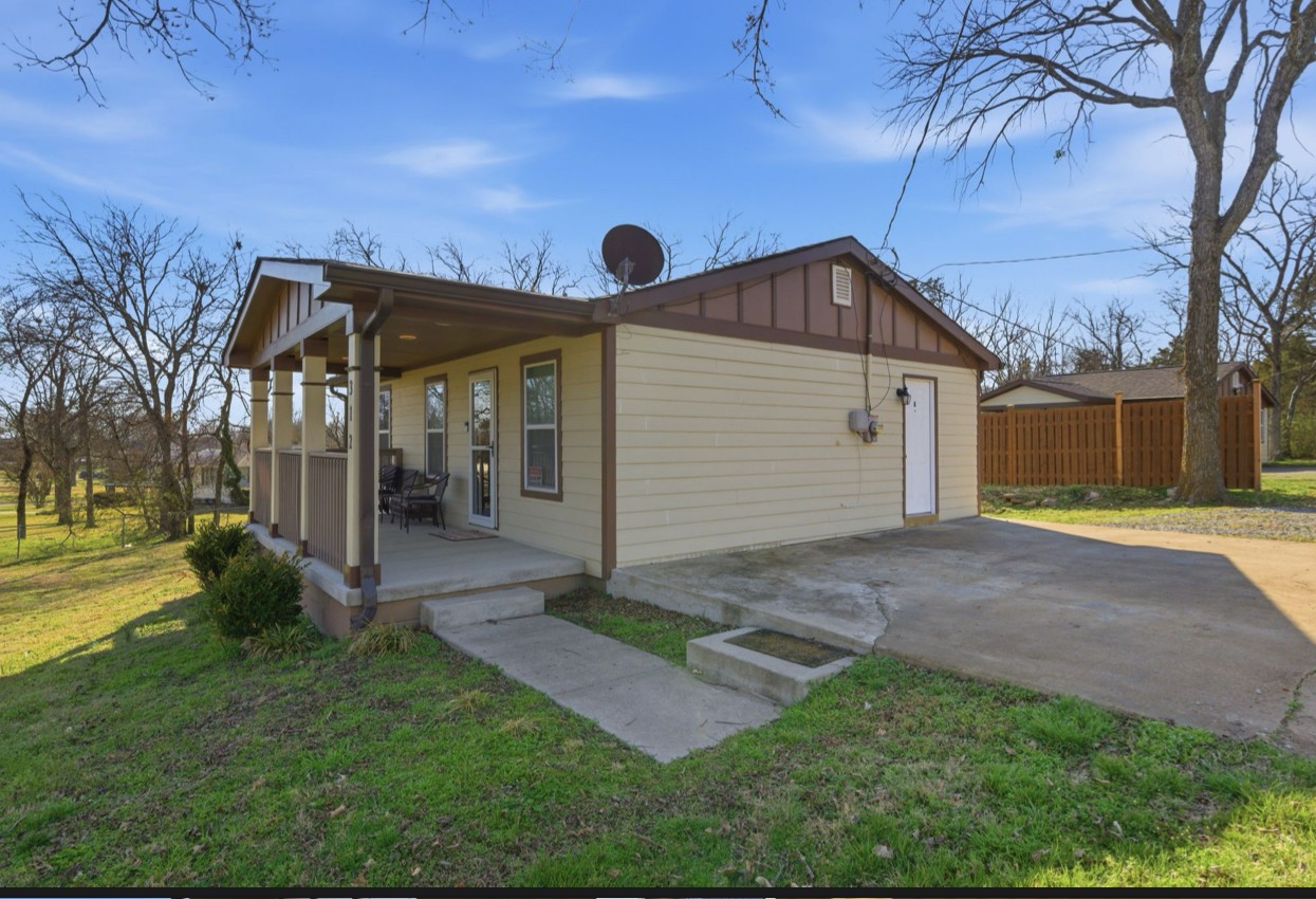 312 Farris Ave