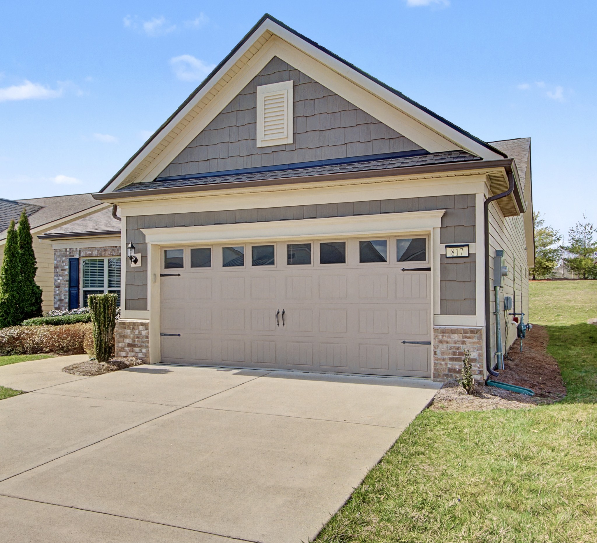 817 Clay Pl