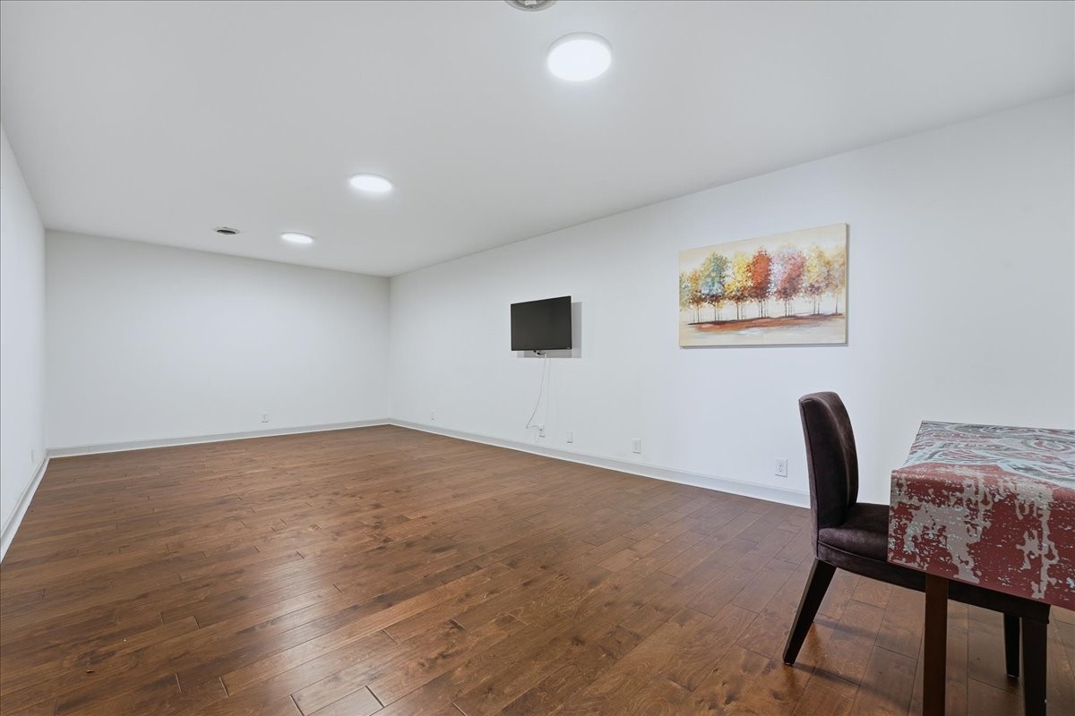 128 Jefferson Sq