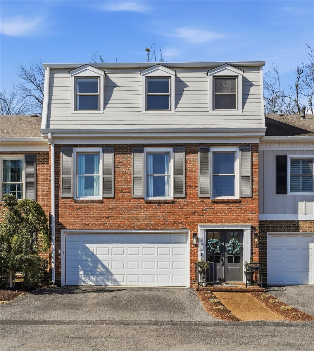 128 Jefferson Sq