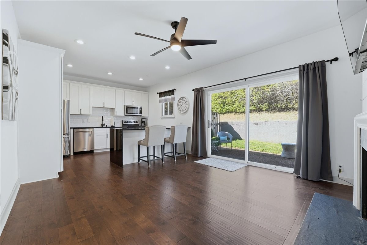 128 Jefferson Sq