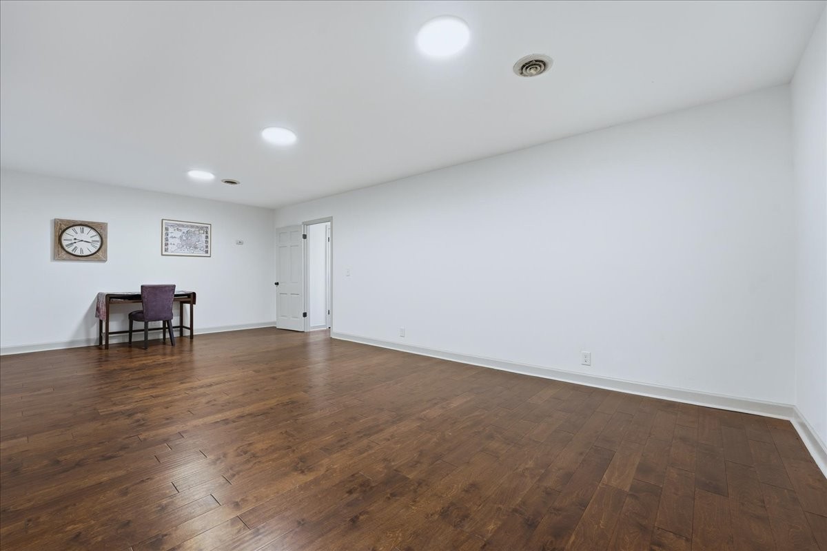 128 Jefferson Sq