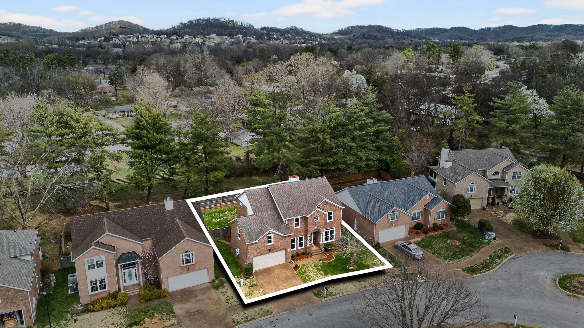 163 Clarendon Cir