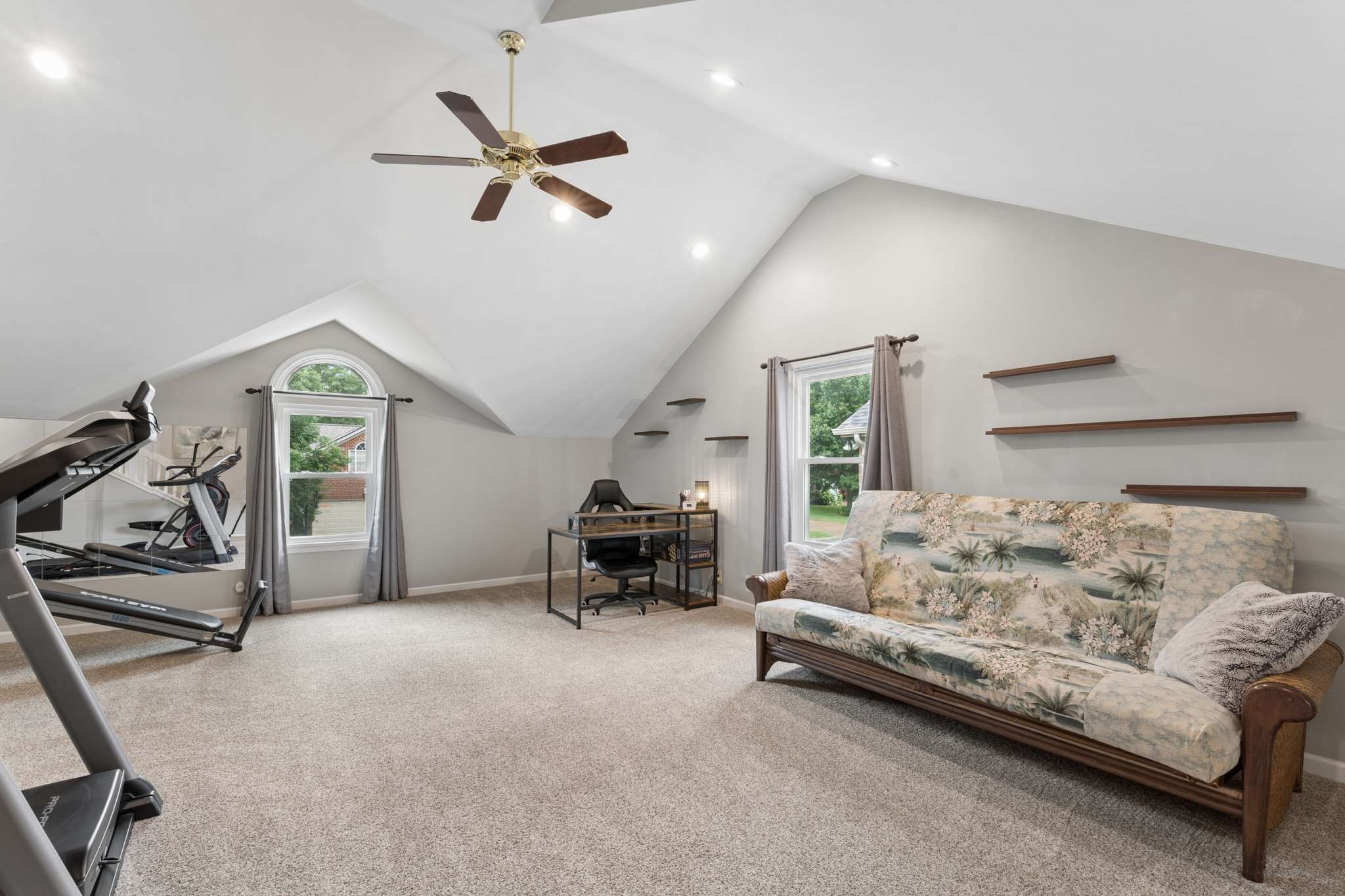 163 Clarendon Cir