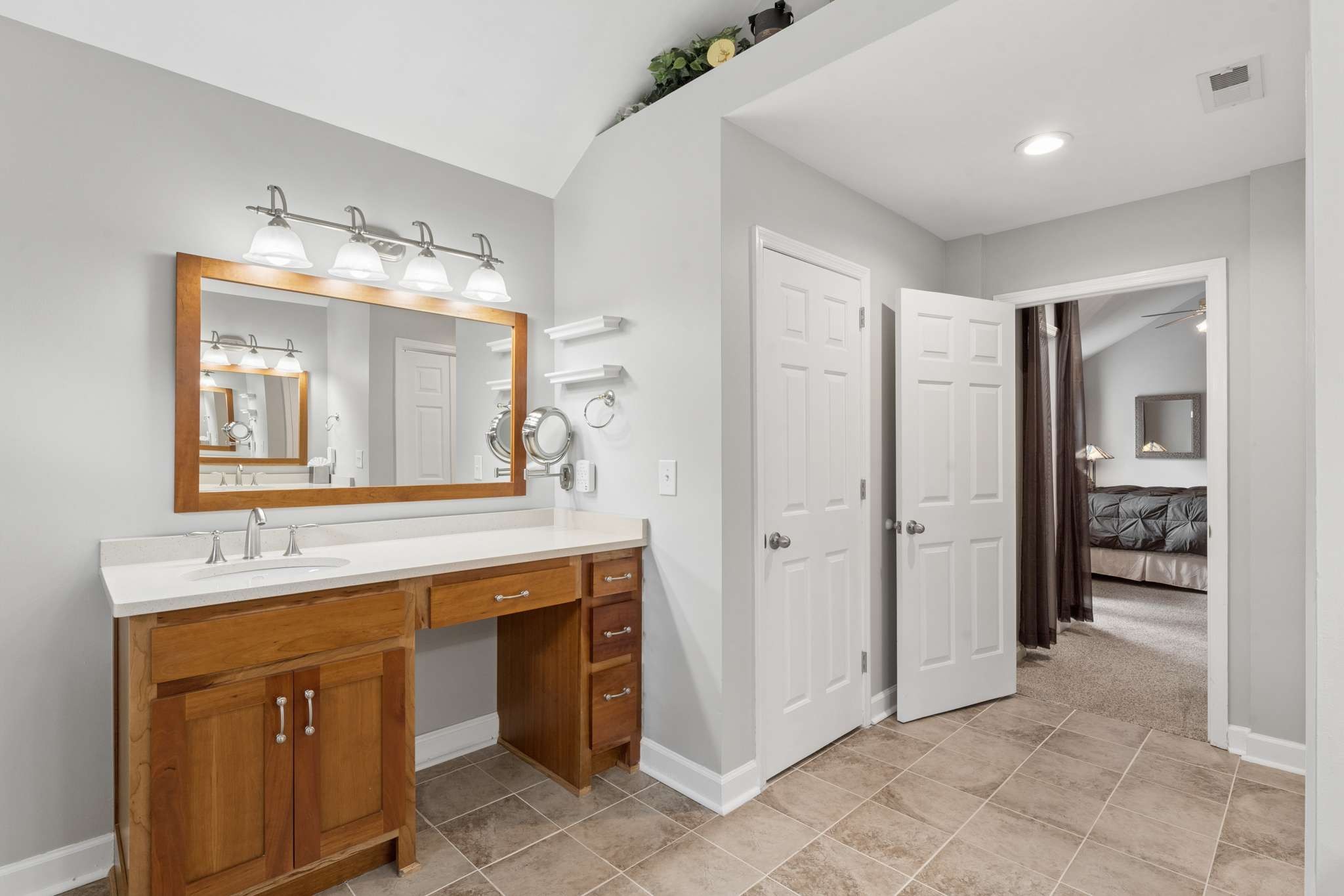 163 Clarendon Cir