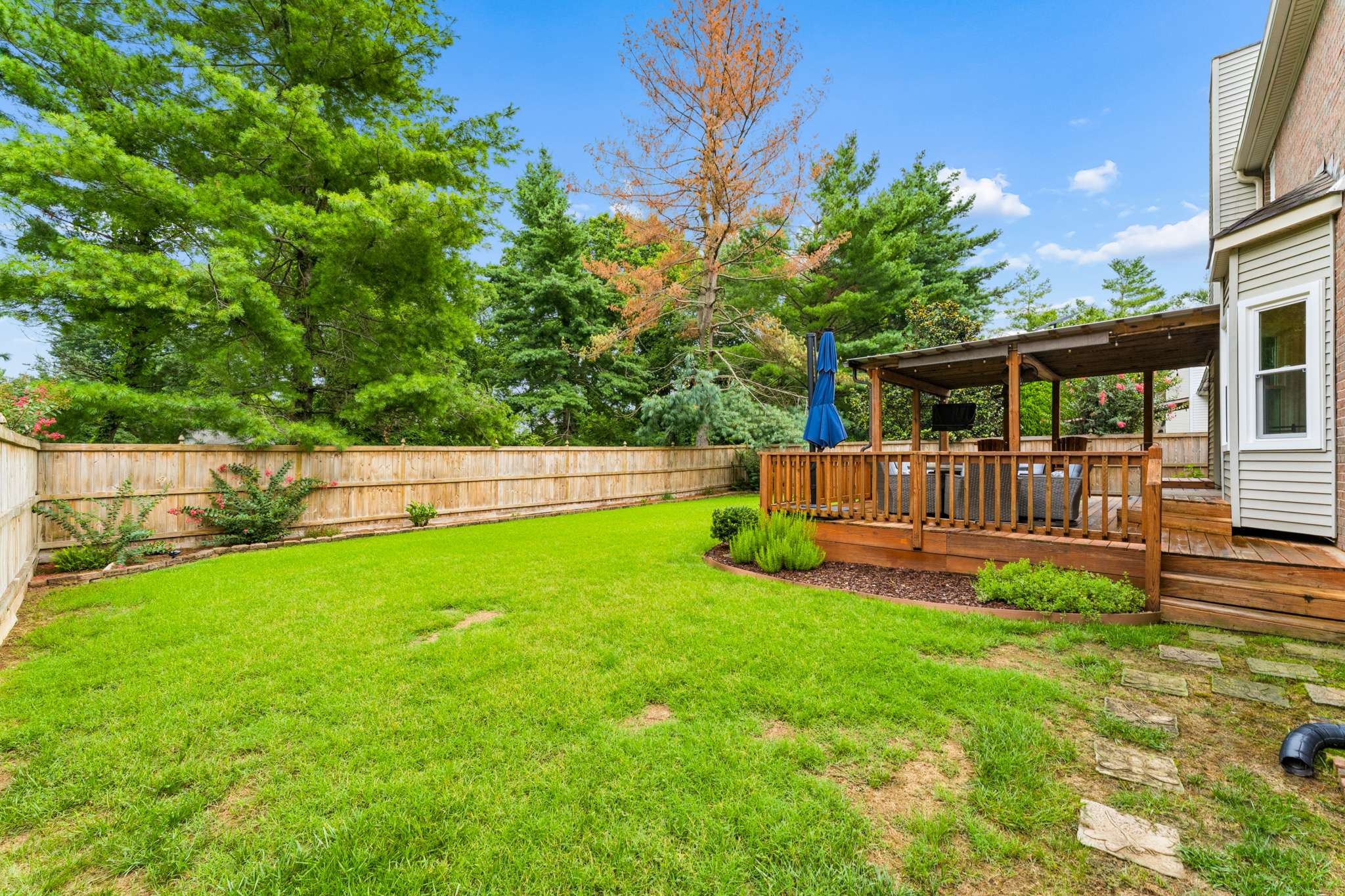 163 Clarendon Cir