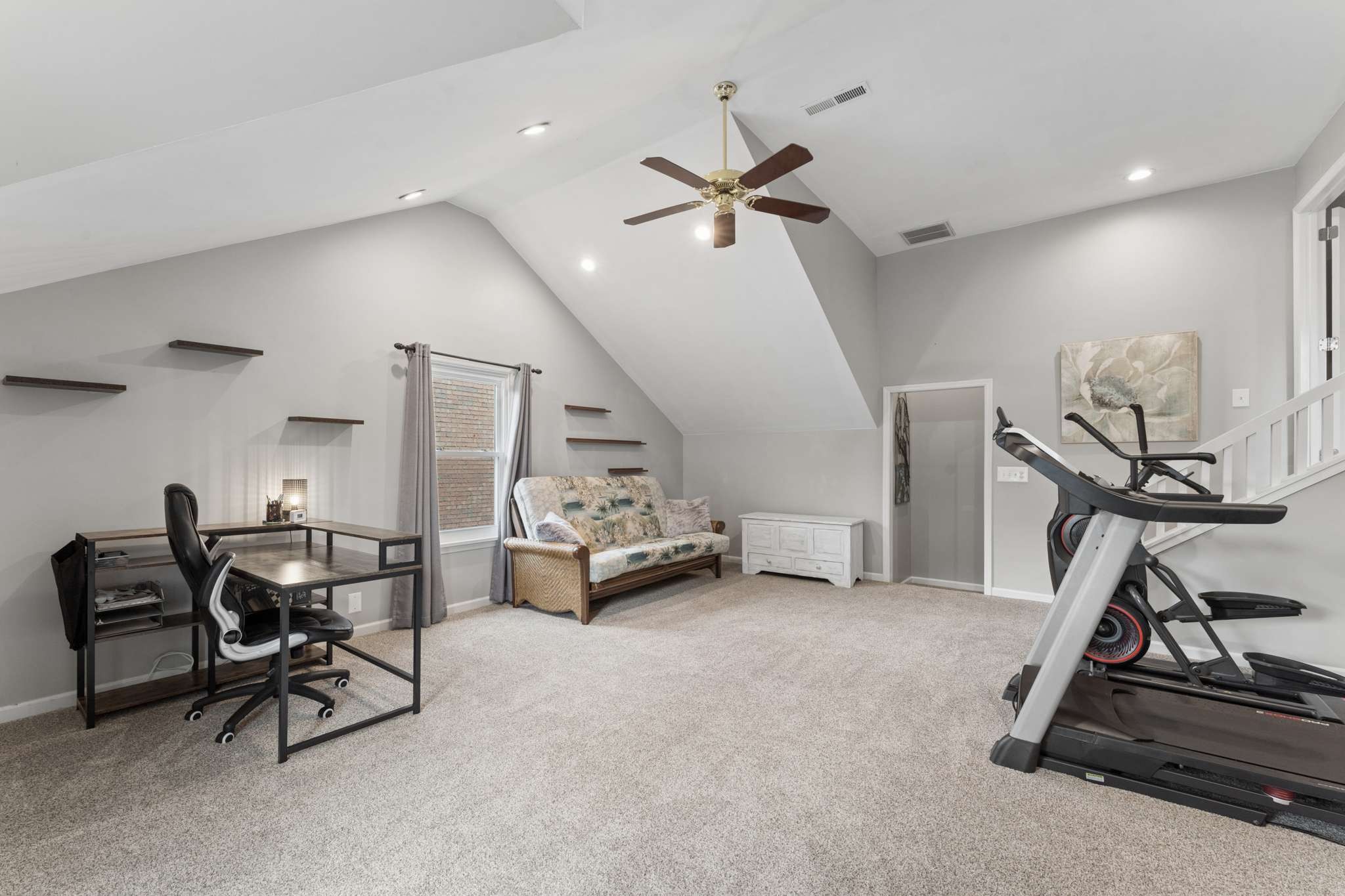 163 Clarendon Cir