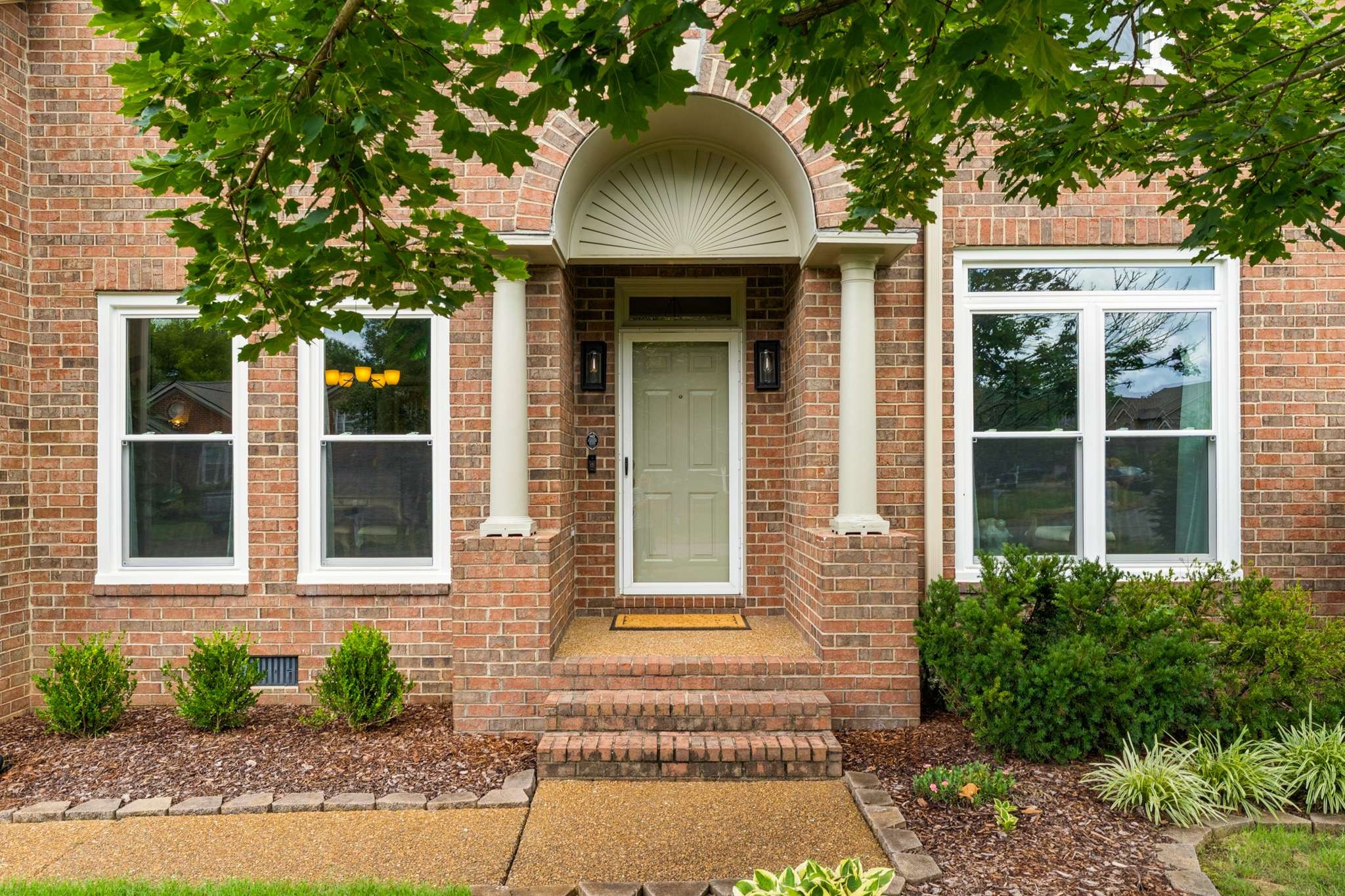 163 Clarendon Cir