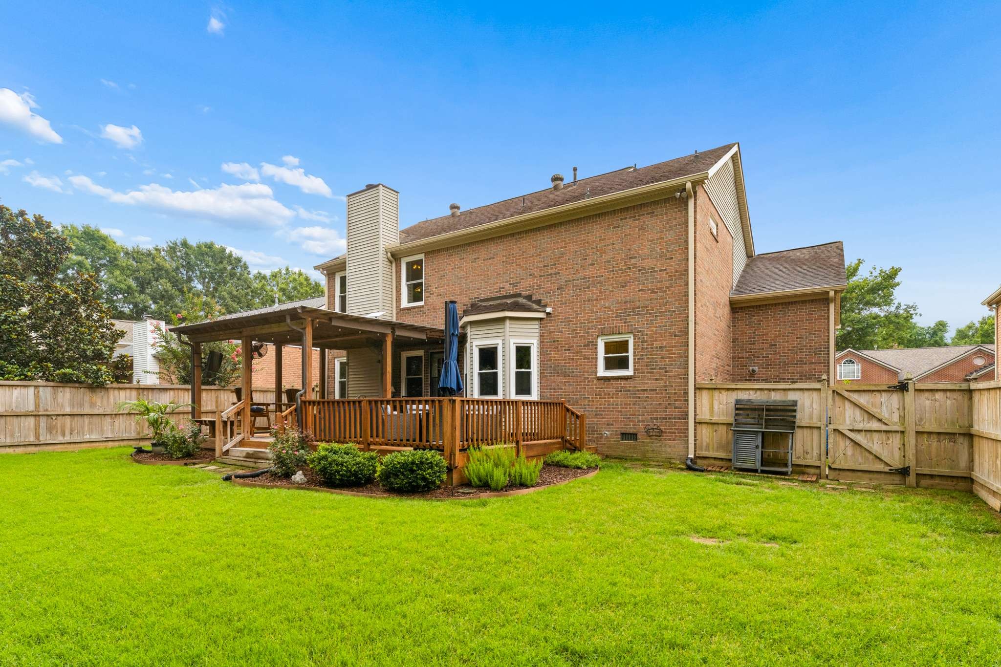 163 Clarendon Cir