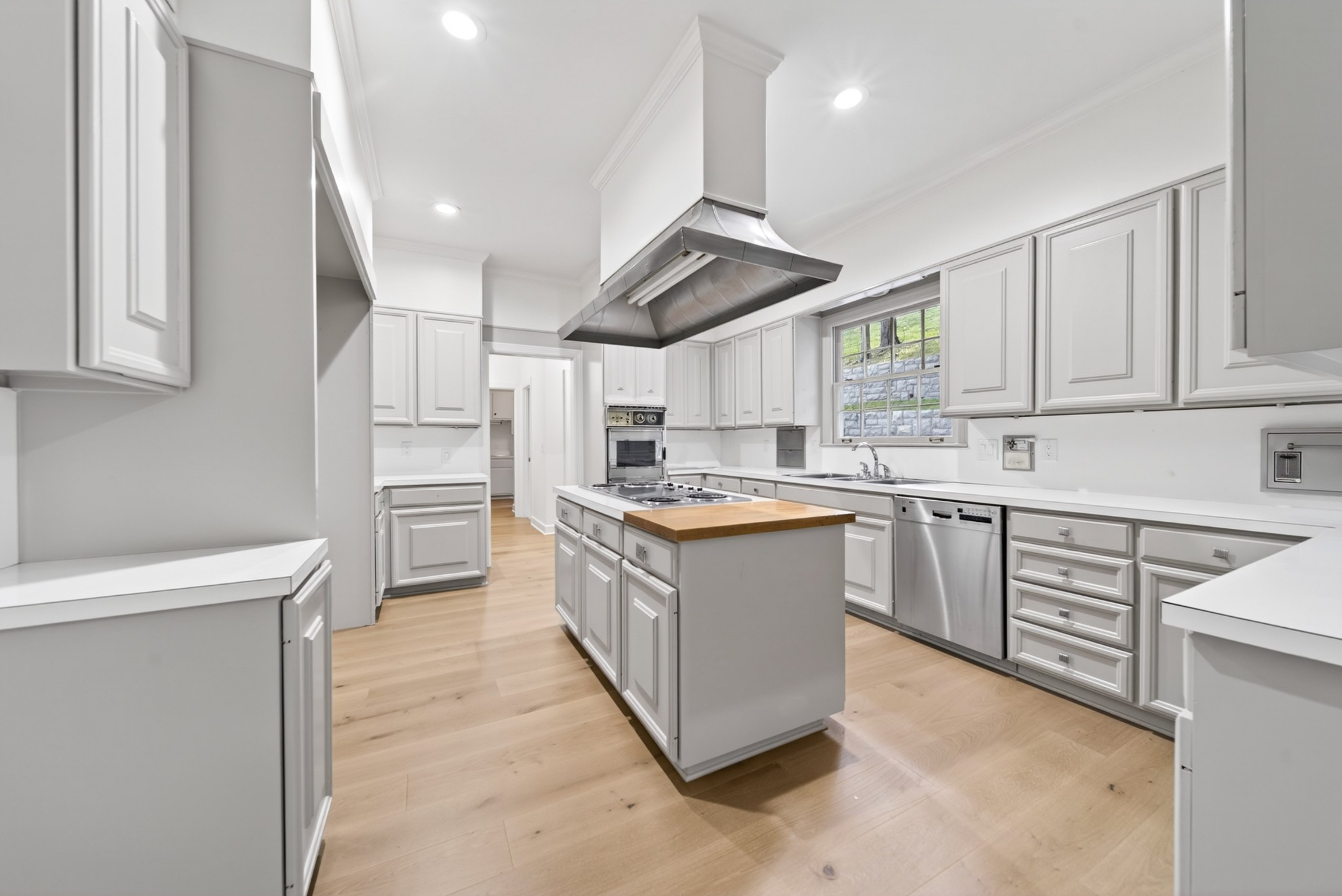 4353 Chickering Ln