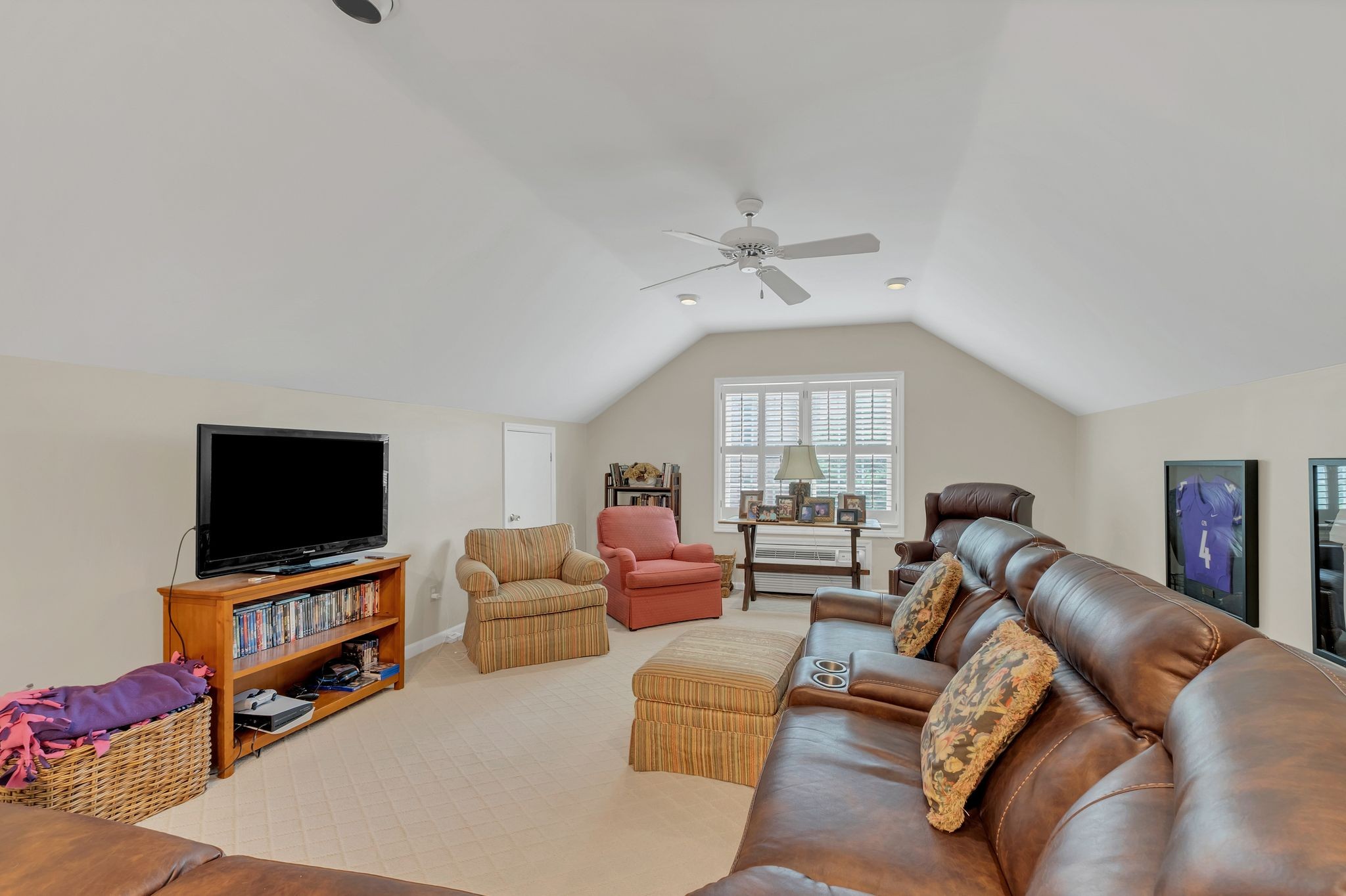 513 London Way