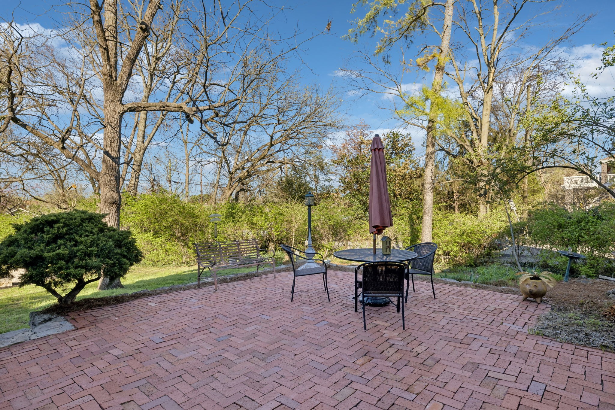 2500 Woodlawn Dr