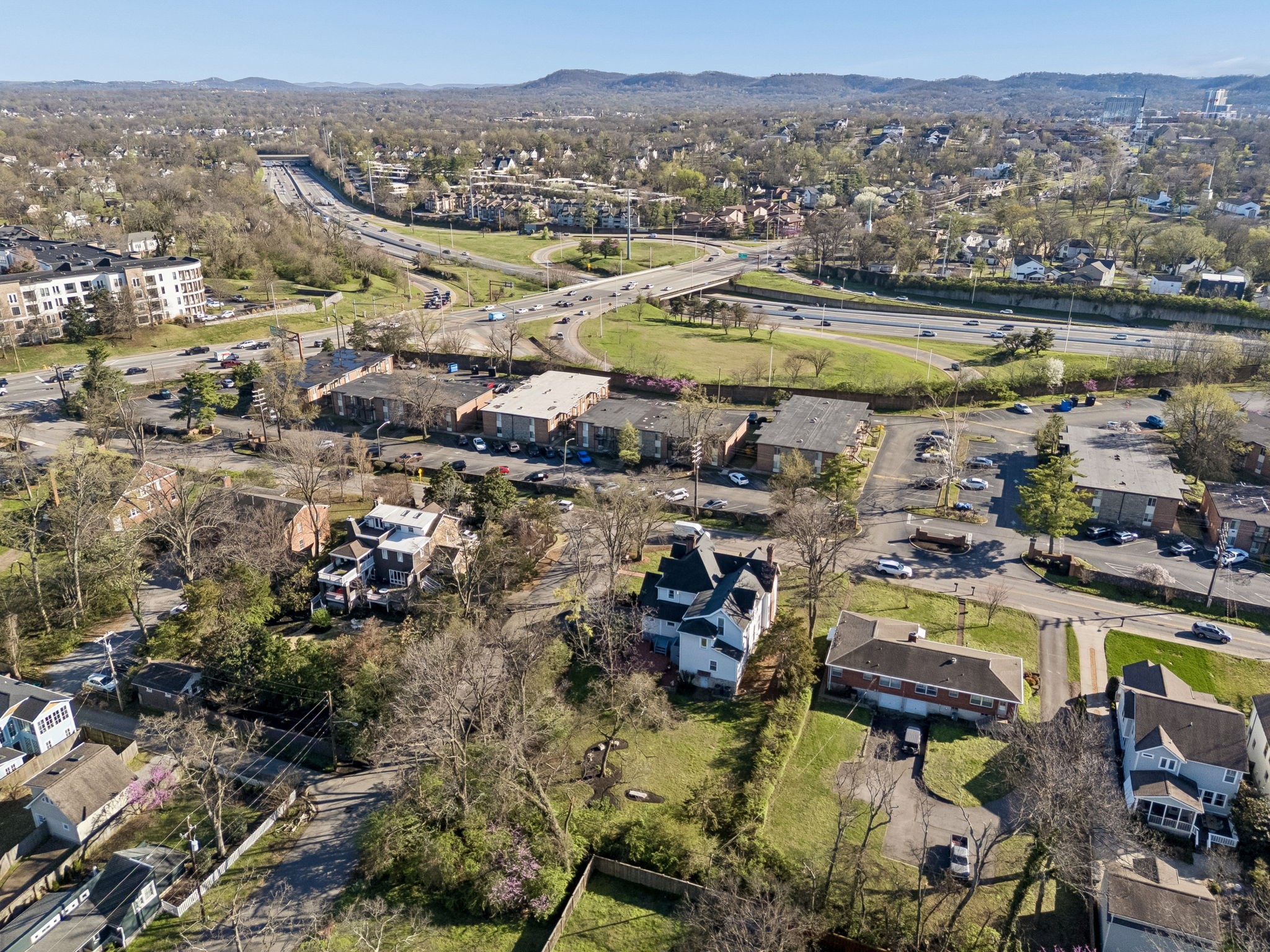 2500 Woodlawn Dr