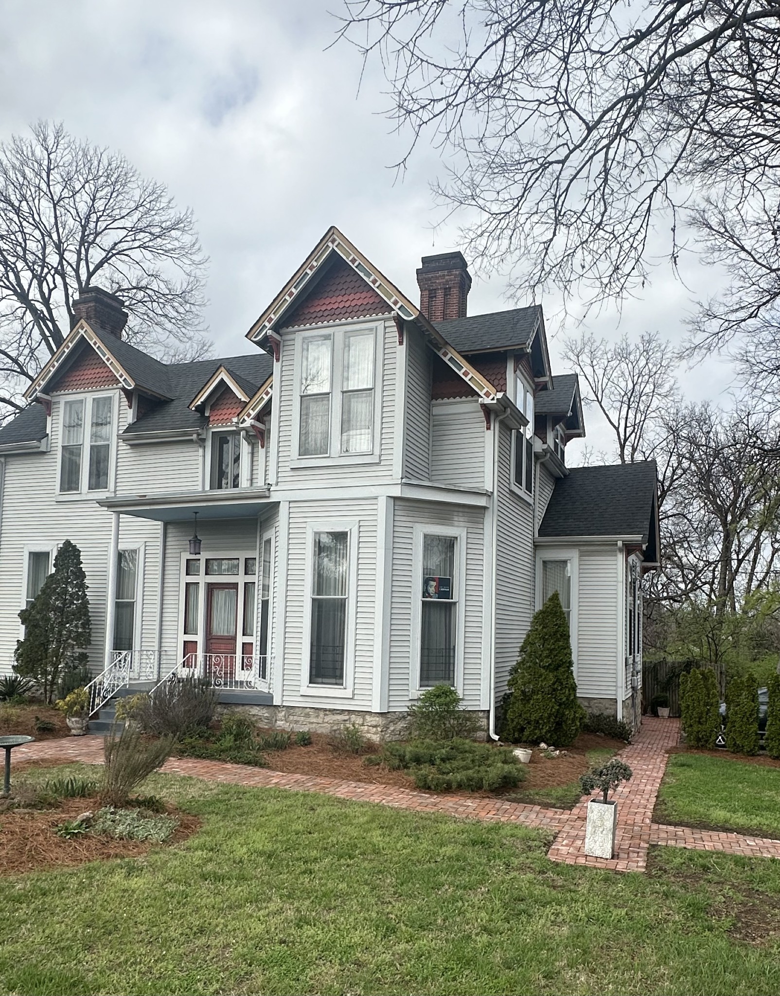 2500 Woodlawn Dr