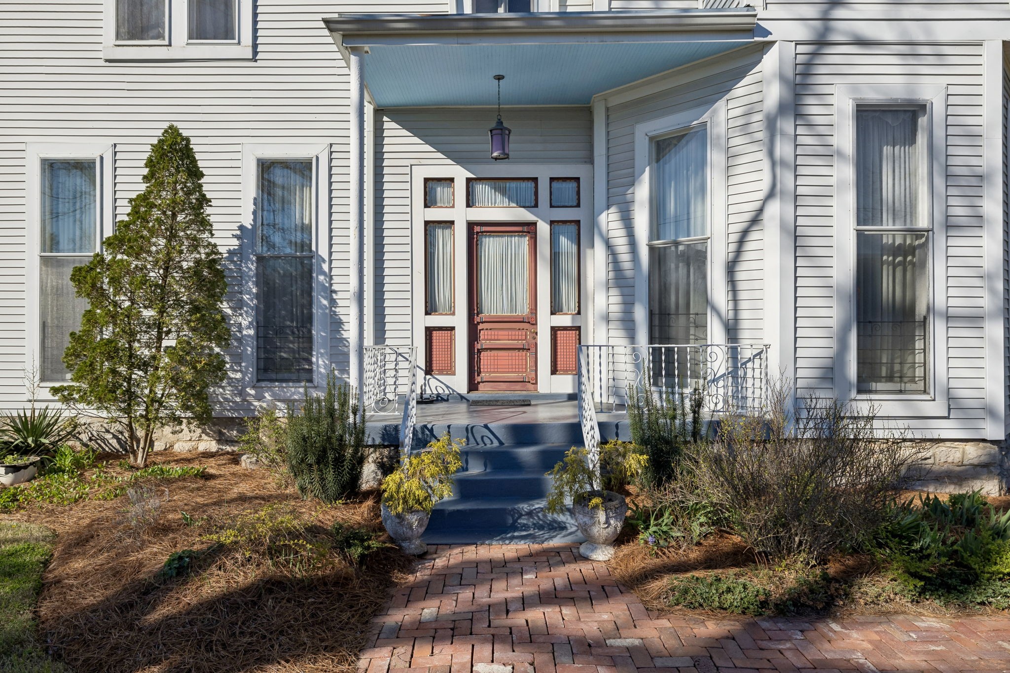 2500 Woodlawn Dr