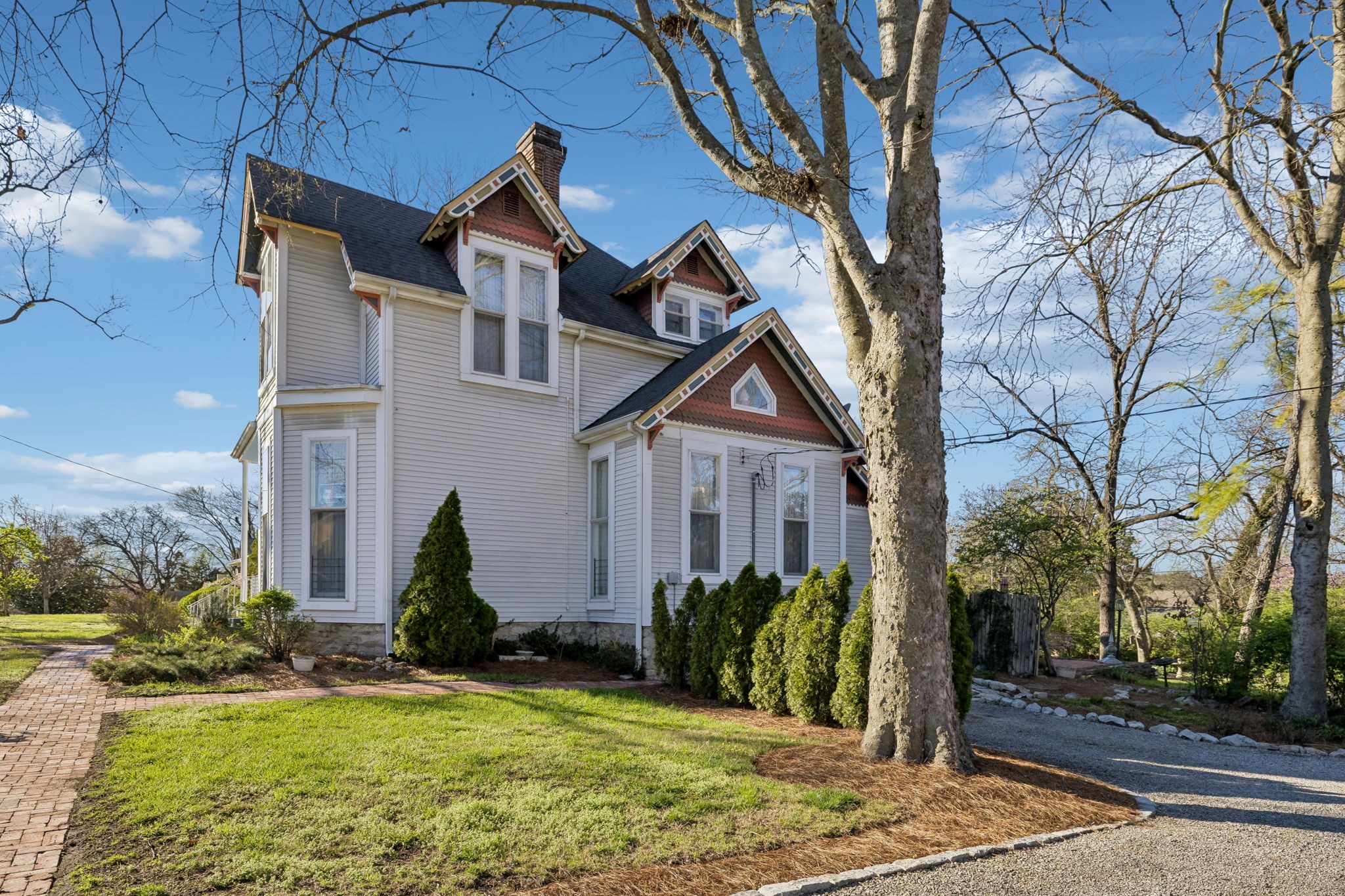 2500 Woodlawn Dr
