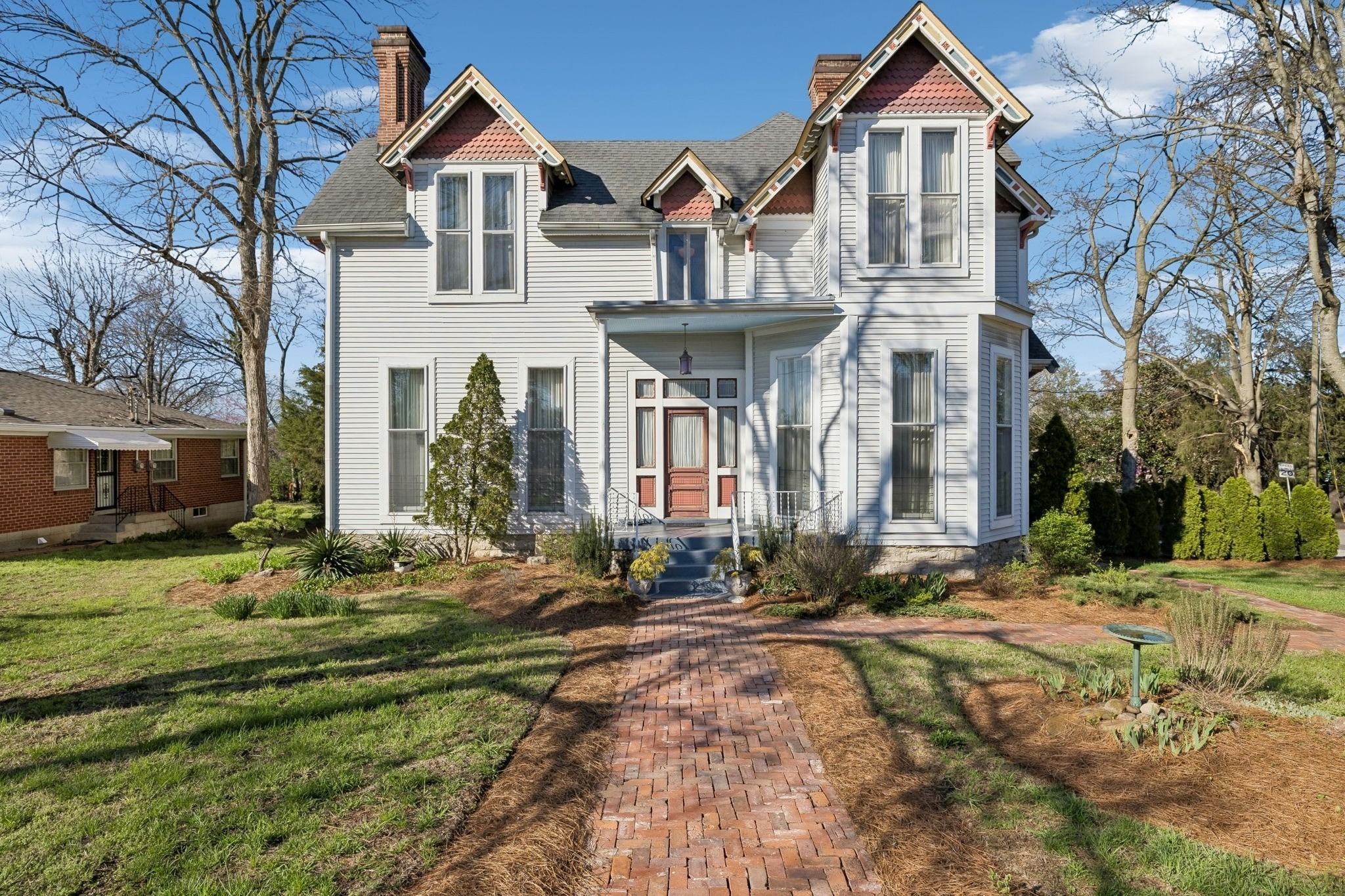 2500 Woodlawn Dr