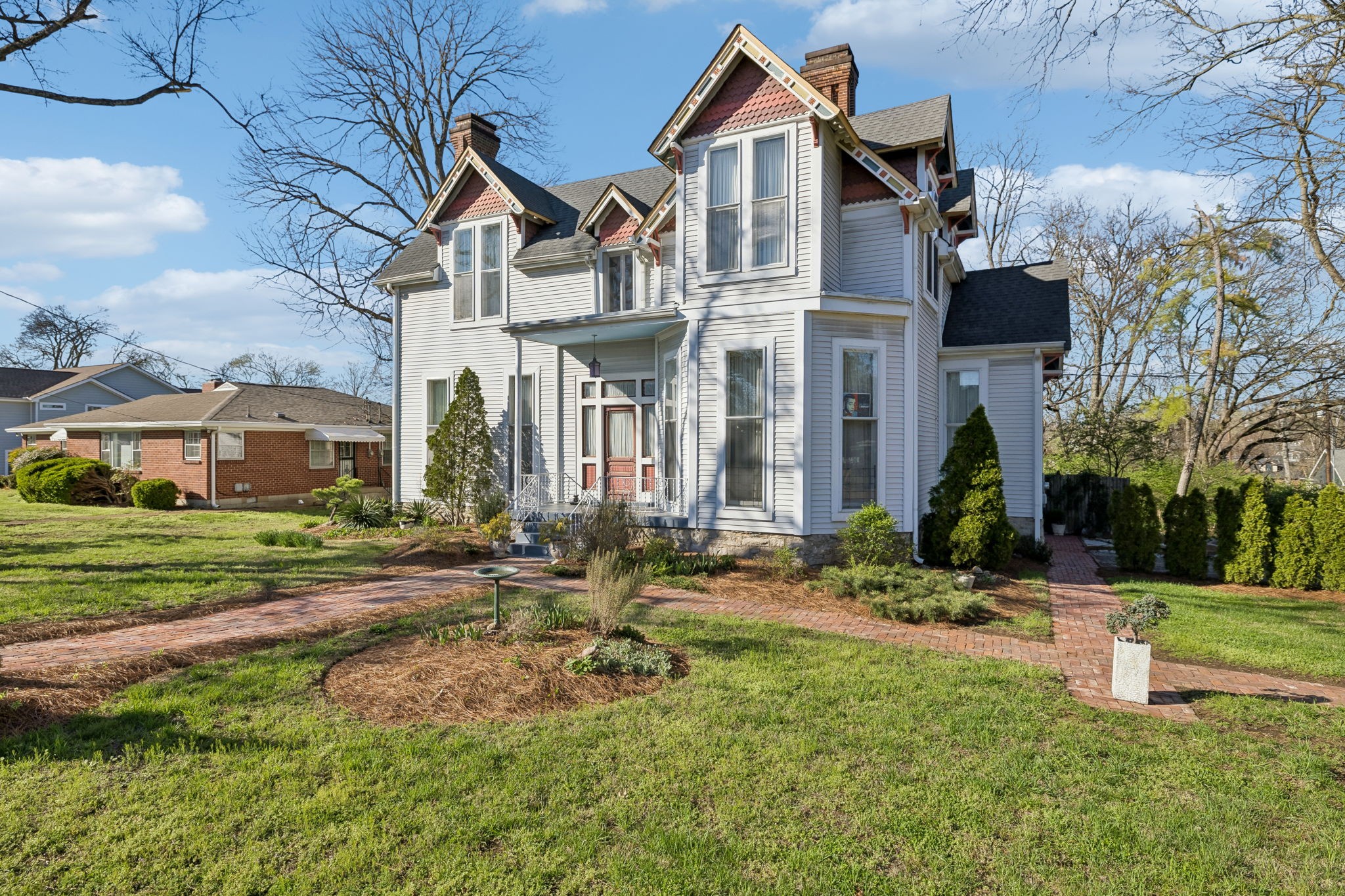 2500 Woodlawn Dr