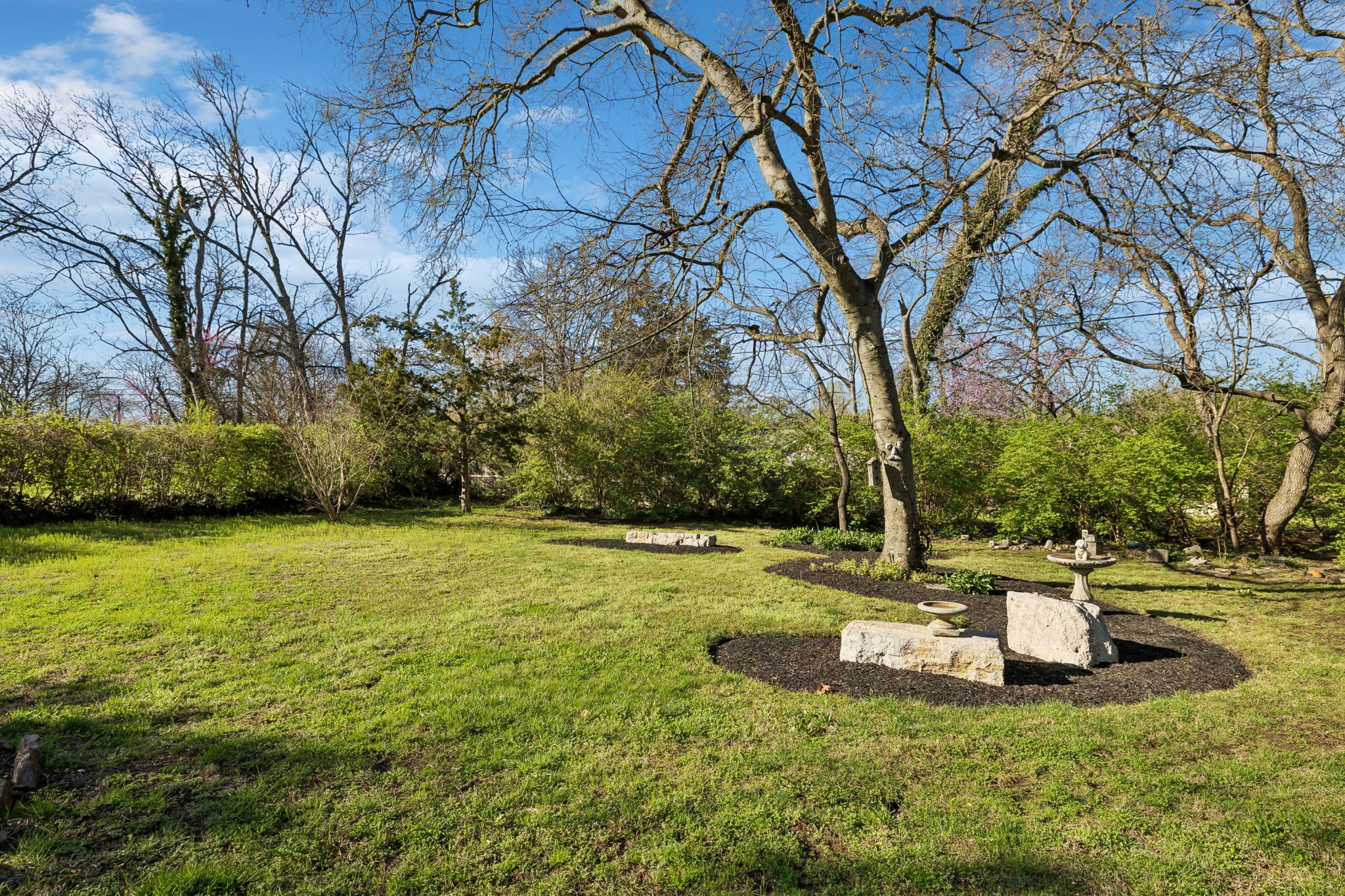 2500 Woodlawn Dr