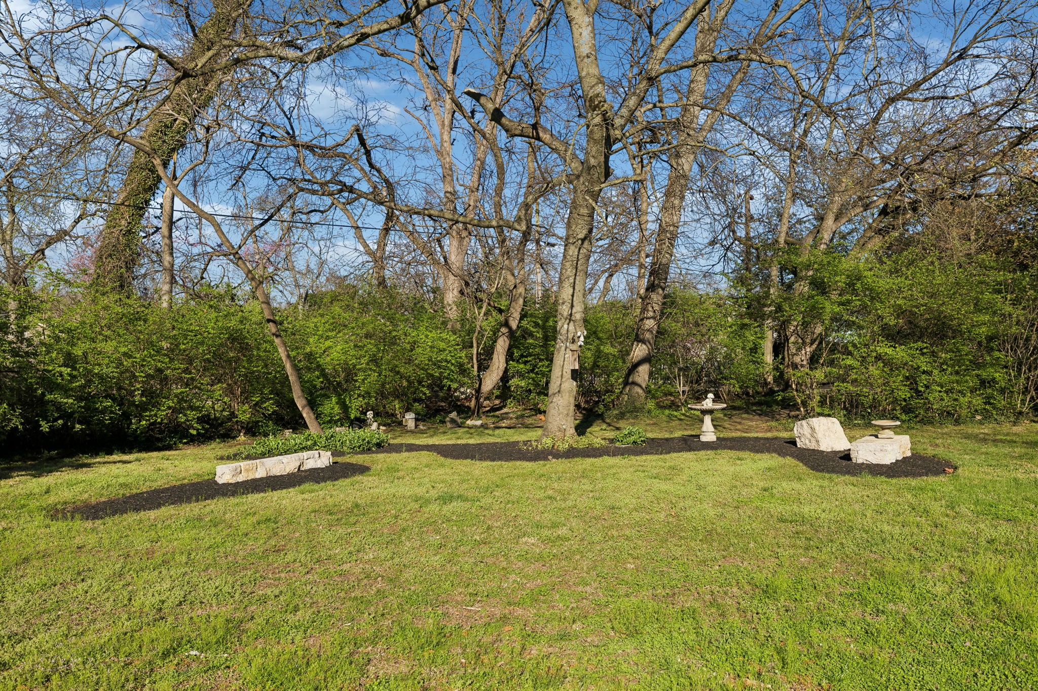 2500 Woodlawn Dr