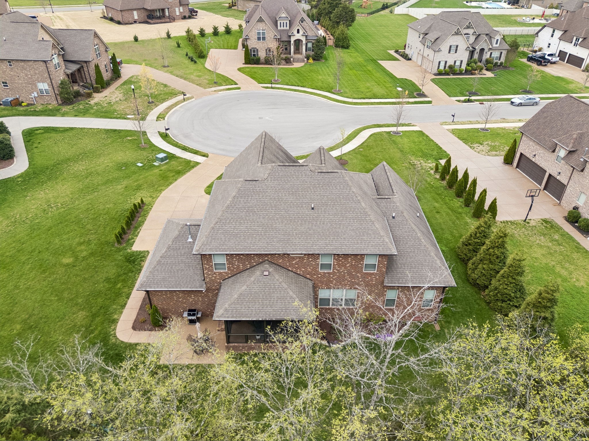 907 Larkspur Ln