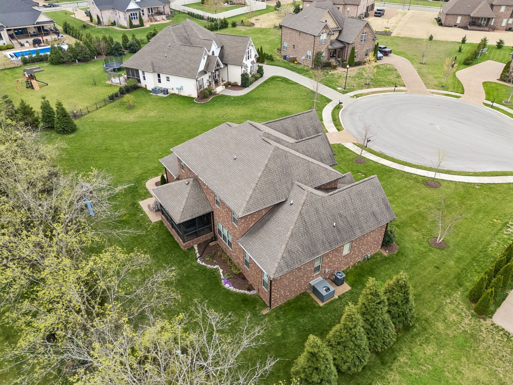 907 Larkspur Ln