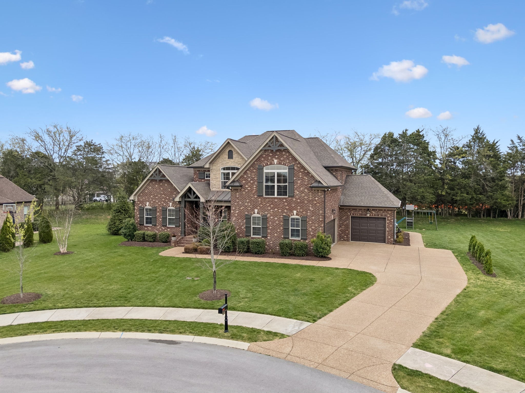907 Larkspur Ln