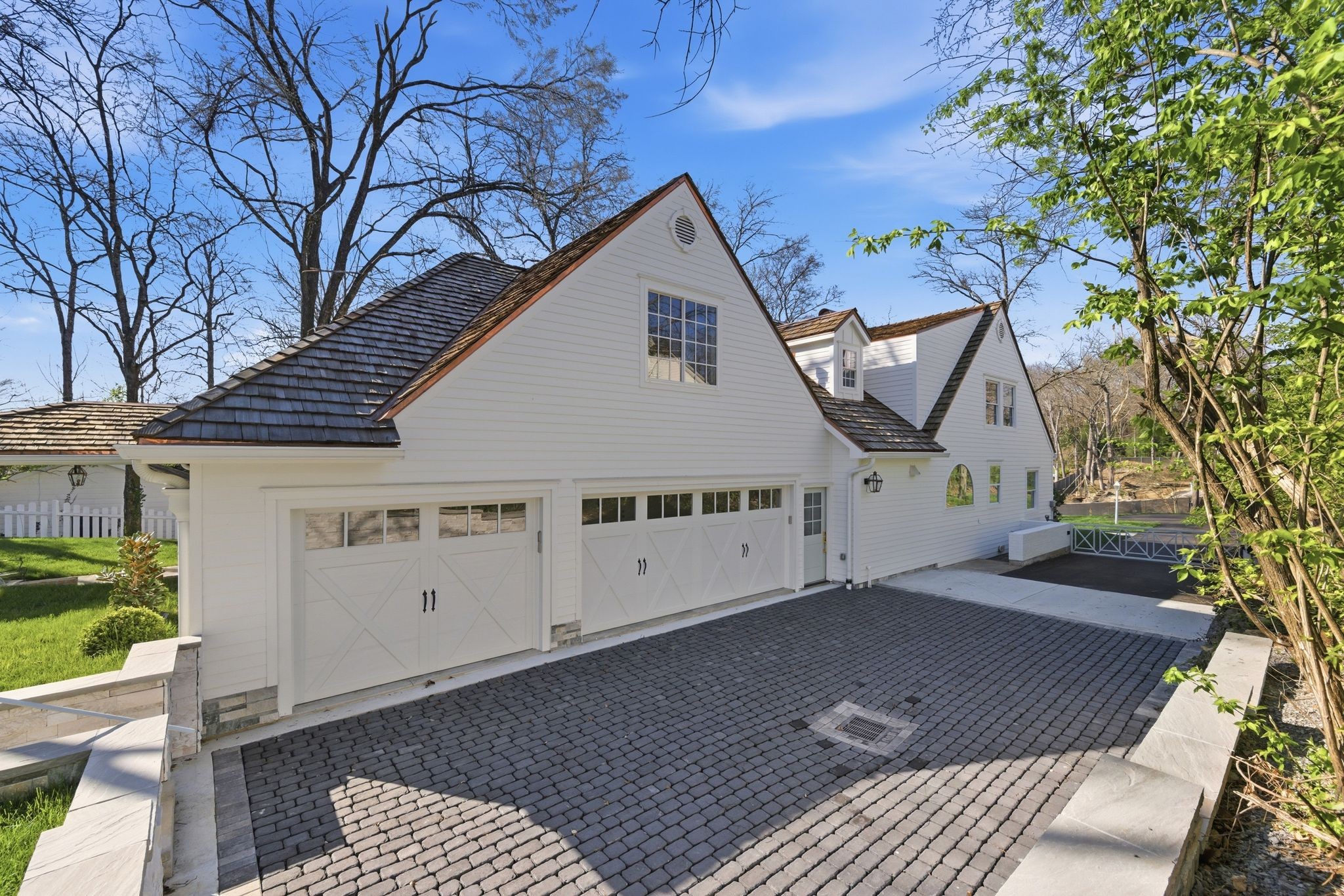 4401 Iroquois Ave