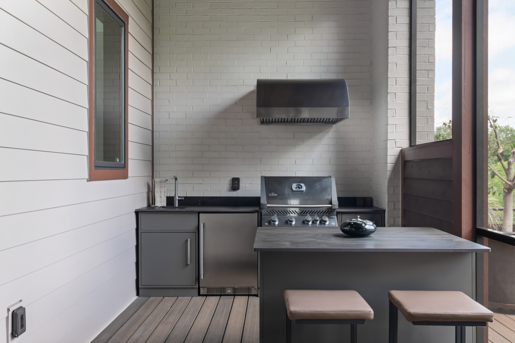 5820 Woodland Hills Dr