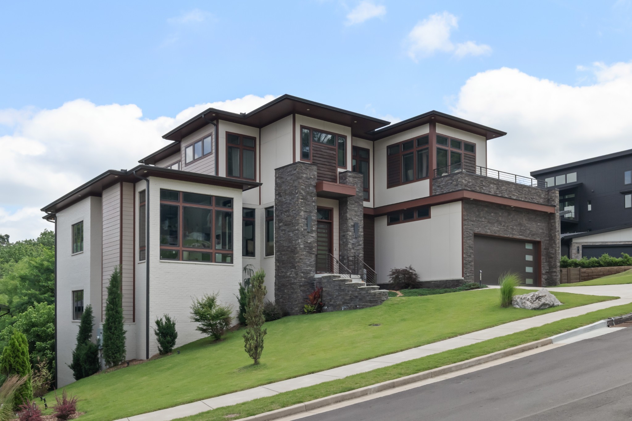 5820 Woodland Hills Dr