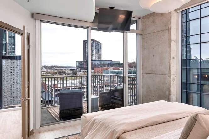 301 Demonbreun St Unit: 814